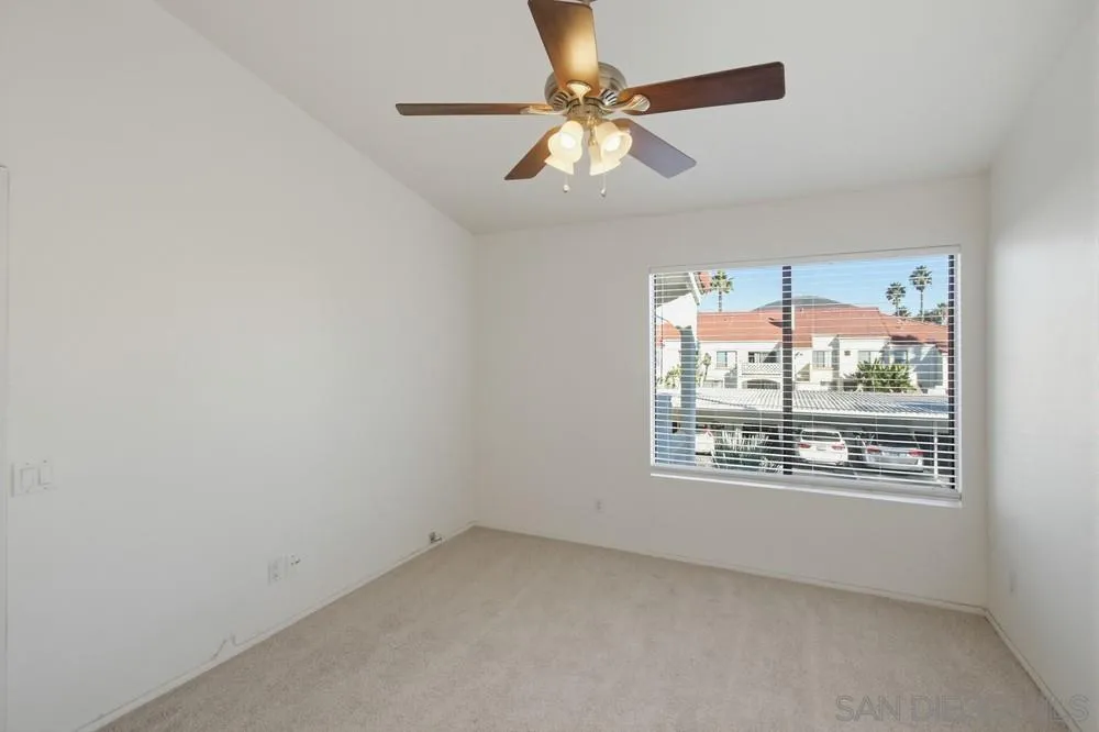 https://cdn.realtyfeed.com/cdn/127/250045460/c05cf19044f8727c0410408f181ba0c2.webp