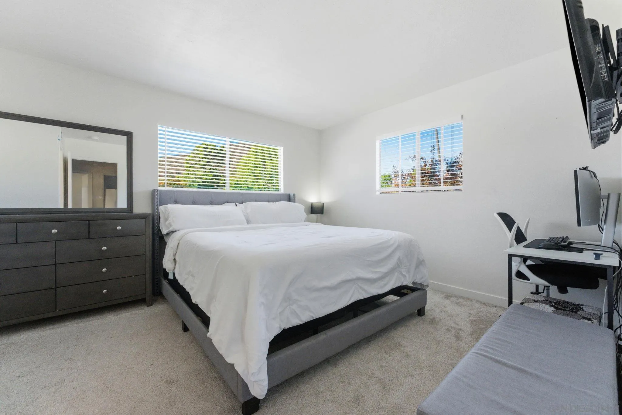 https://cdn.realtyfeed.com/cdn/127/250045472/0660eee7c982f105425889d466641e4c.webp