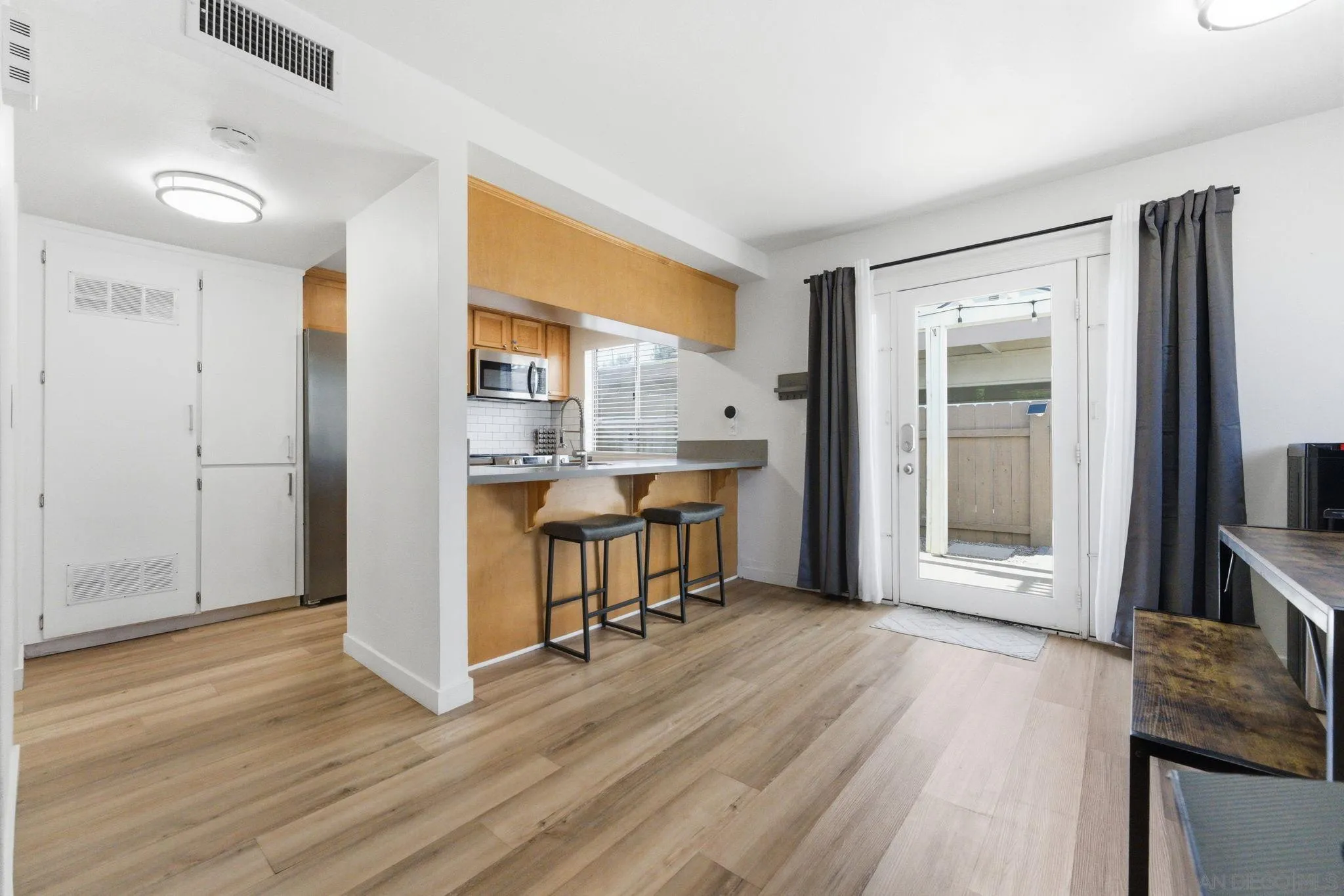 Photo #2: 250045472 Listing: Photo #2