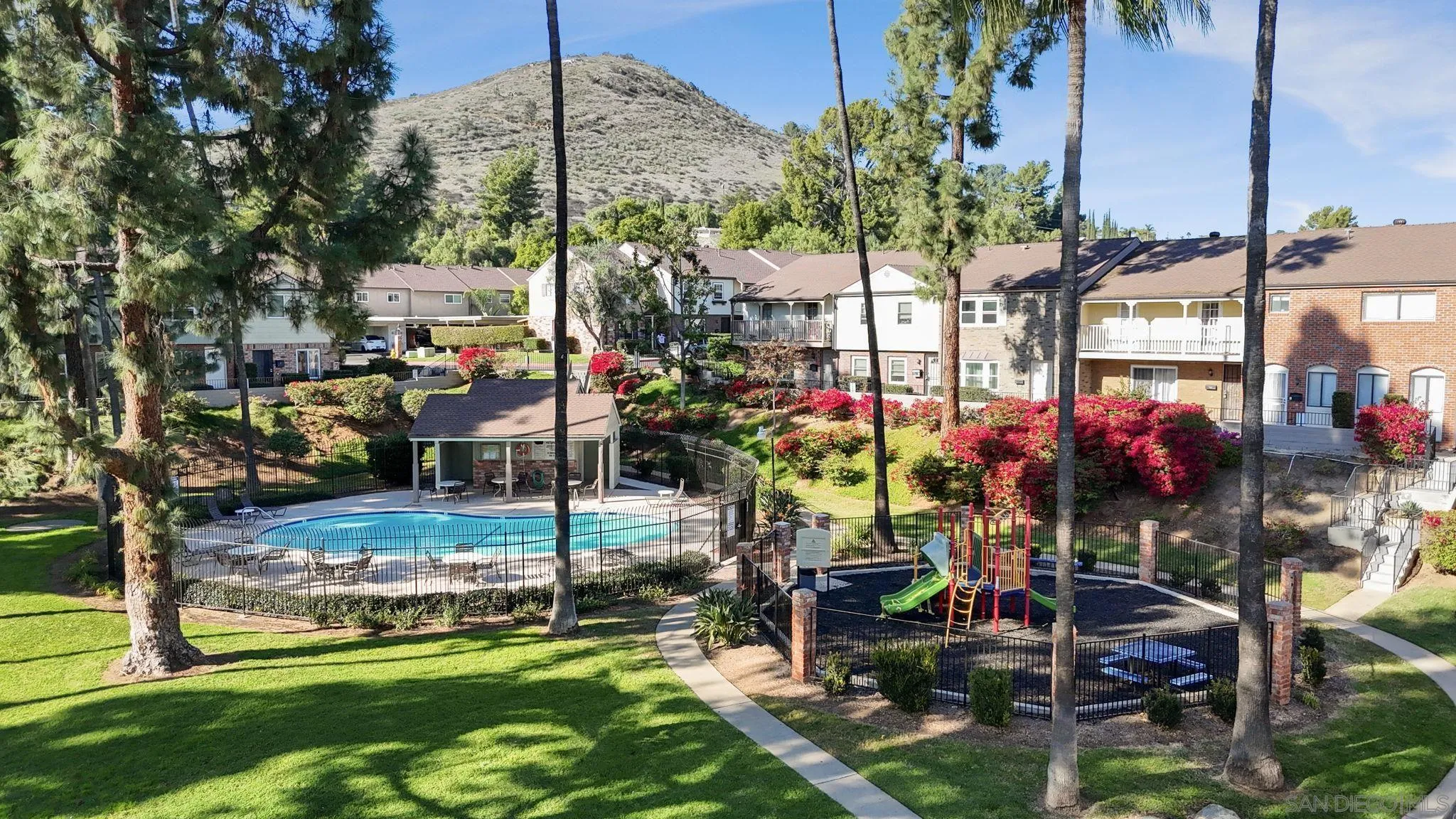 https://cdn.realtyfeed.com/cdn/127/250045472/c39e94fdf0d2f576cfcc12f0fd619c52.webp