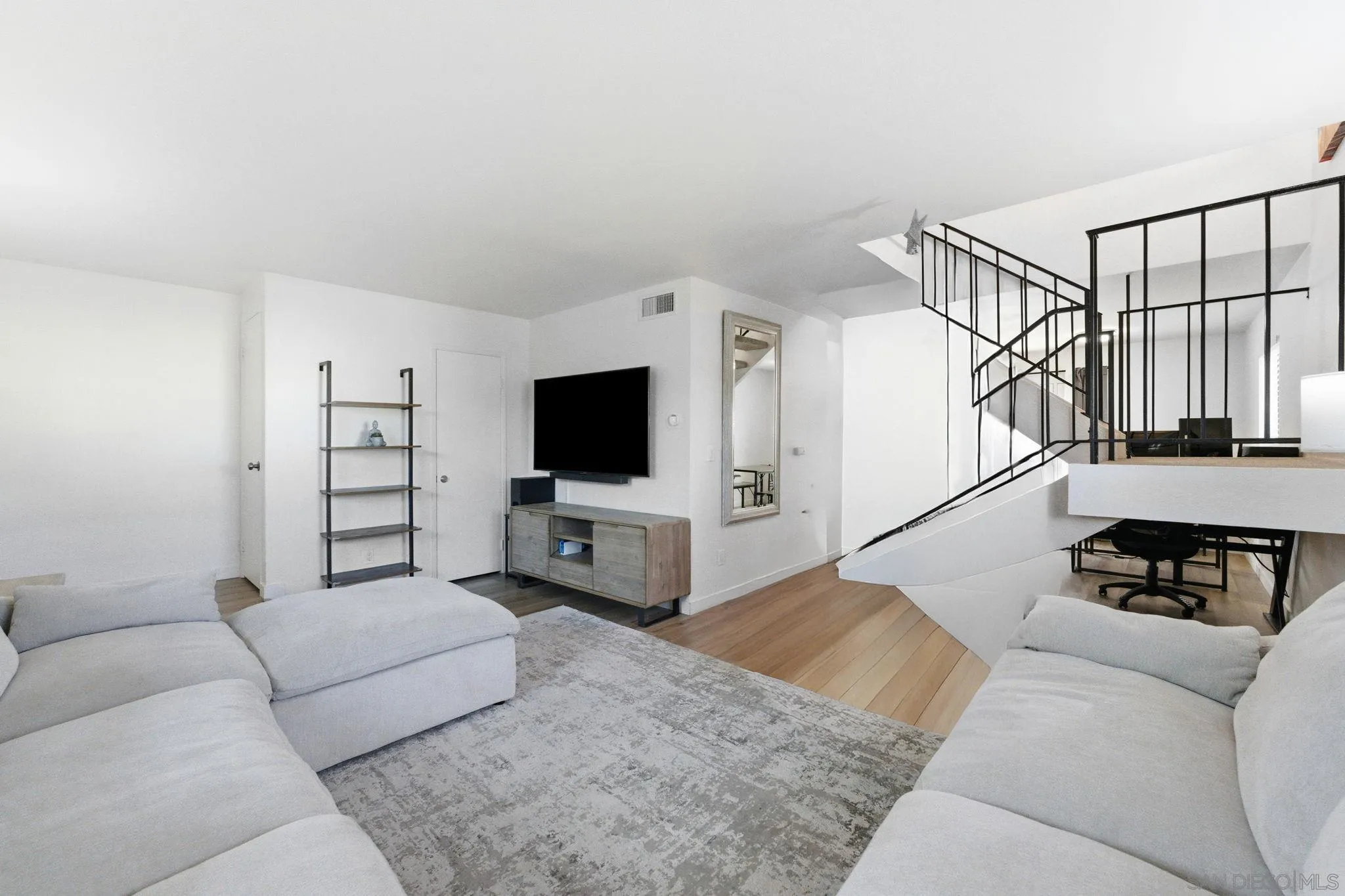 https://cdn.realtyfeed.com/cdn/127/250045472/cb5d10ffeb829262a326d4fad03d87a2.webp