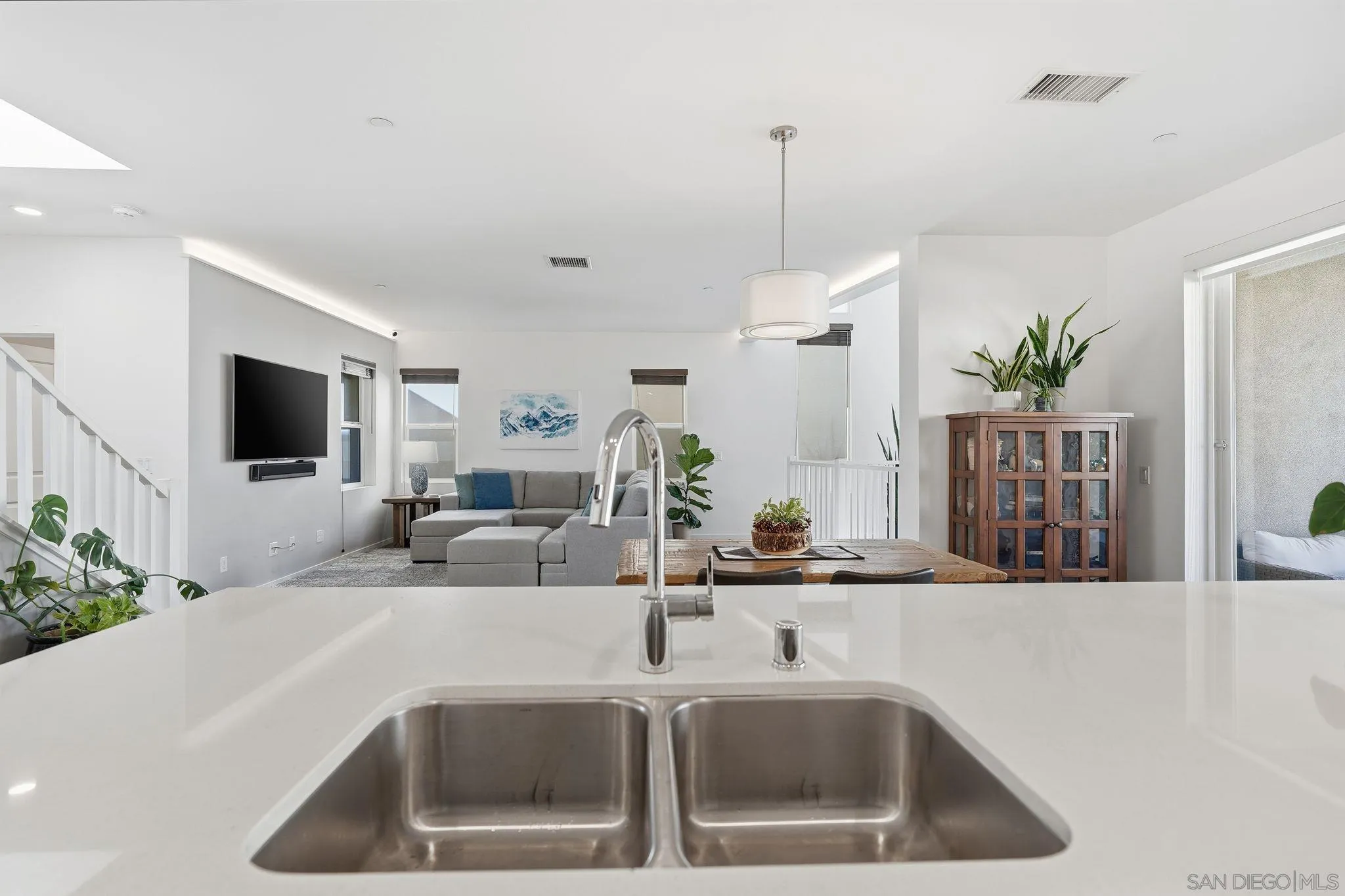 https://cdn.realtyfeed.com/cdn/127/250045486/2b13c2d76810365f297854fb0b9da244.webp