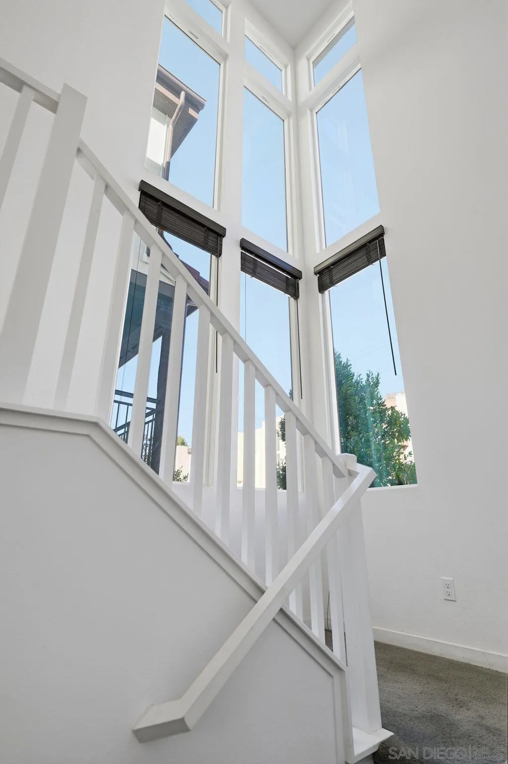 https://cdn.realtyfeed.com/cdn/127/250045486/c9cd8dd20ac640c425d2903bbb813c60.webp
