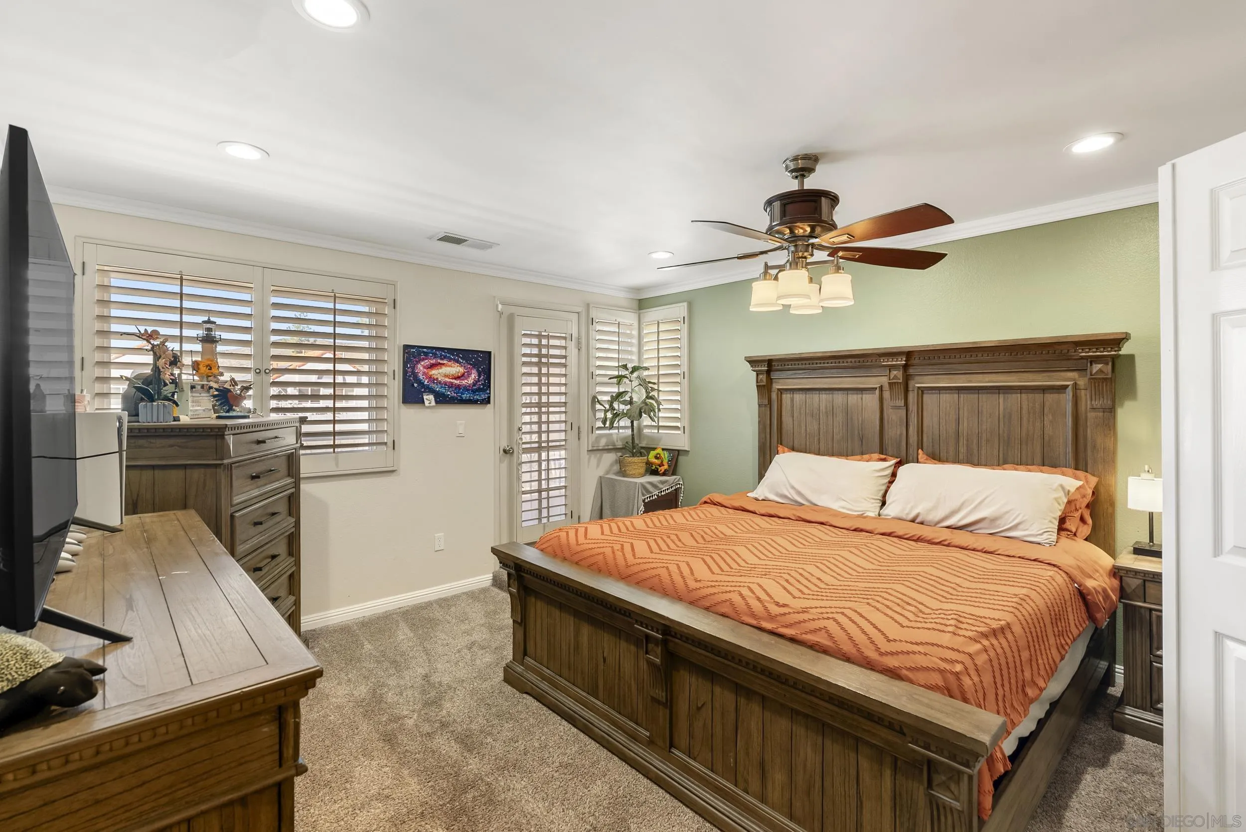 https://cdn.realtyfeed.com/cdn/127/250045499/427d517f21405cc5a85b928c24cf2571.webp