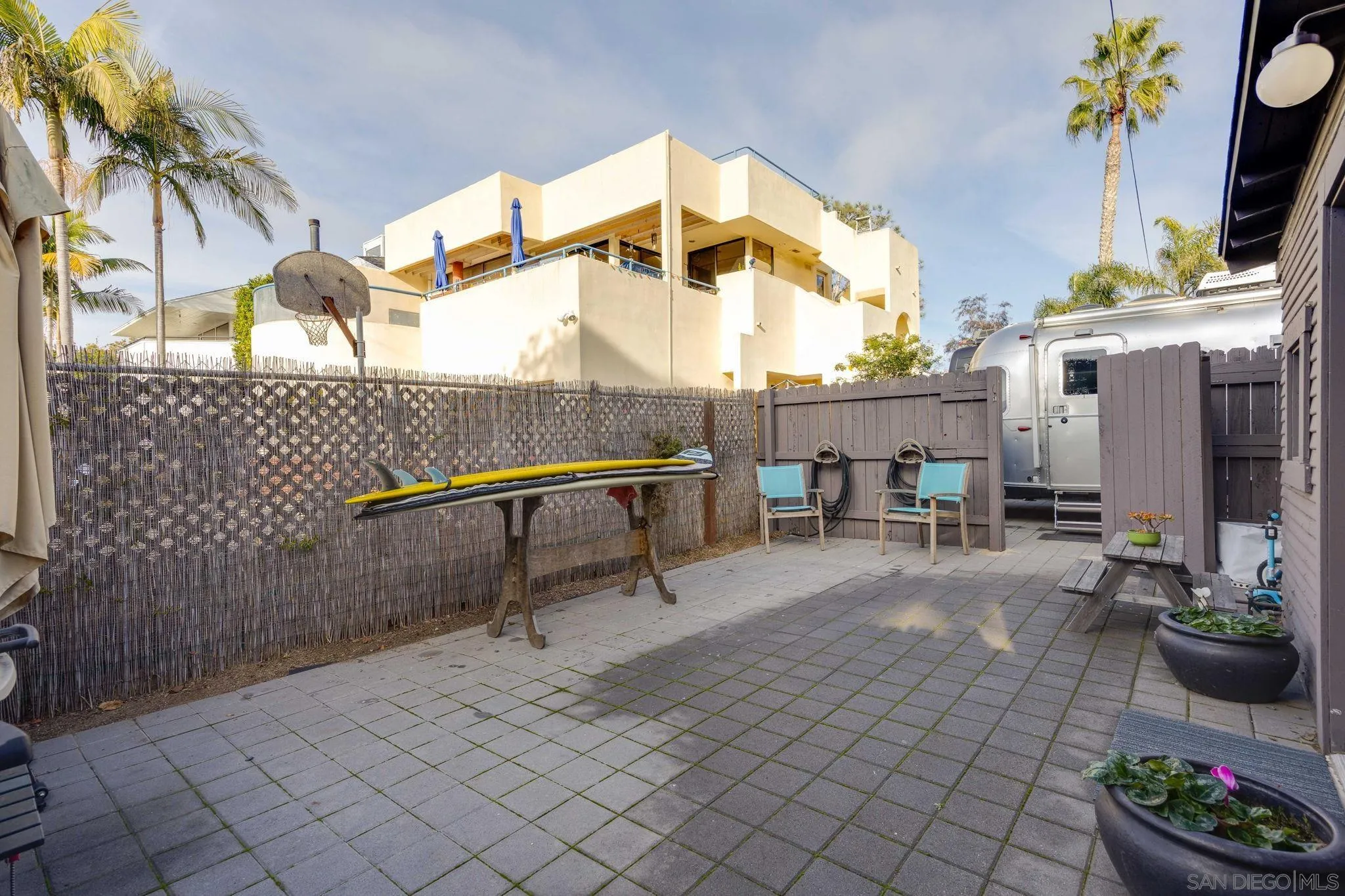 https://cdn.realtyfeed.com/cdn/127/250045508/8633f173f0363adc58c665065f434ada.webp