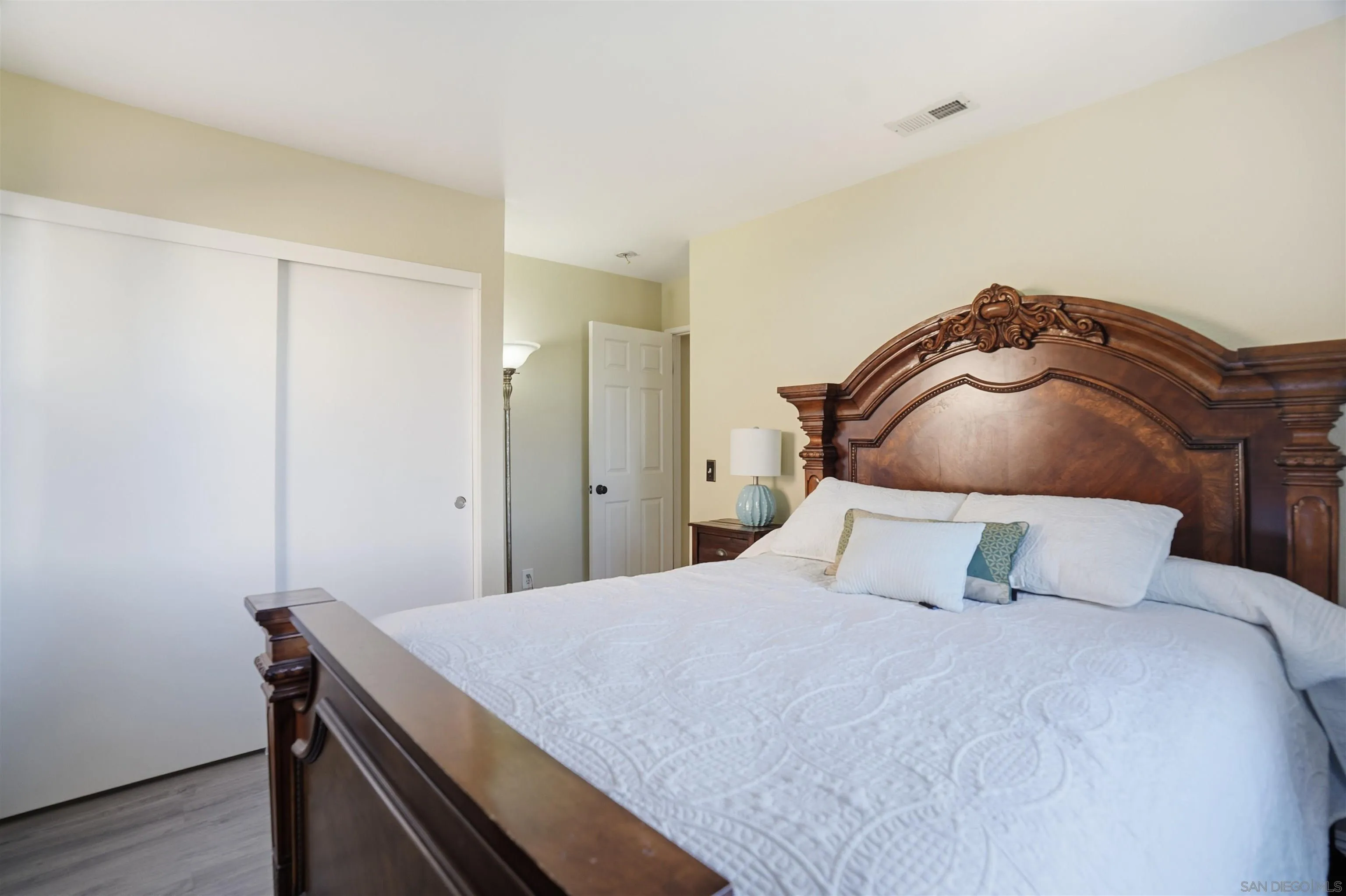 https://cdn.realtyfeed.com/cdn/127/250045539/89ff545151633bf55664604013ad6d43.webp