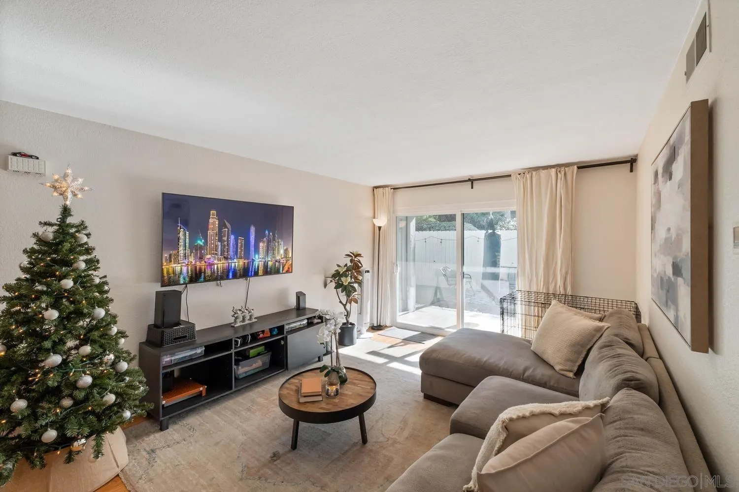 https://cdn.realtyfeed.com/cdn/127/250045546/722464101657994941a31b8cbb4d1e70.webp