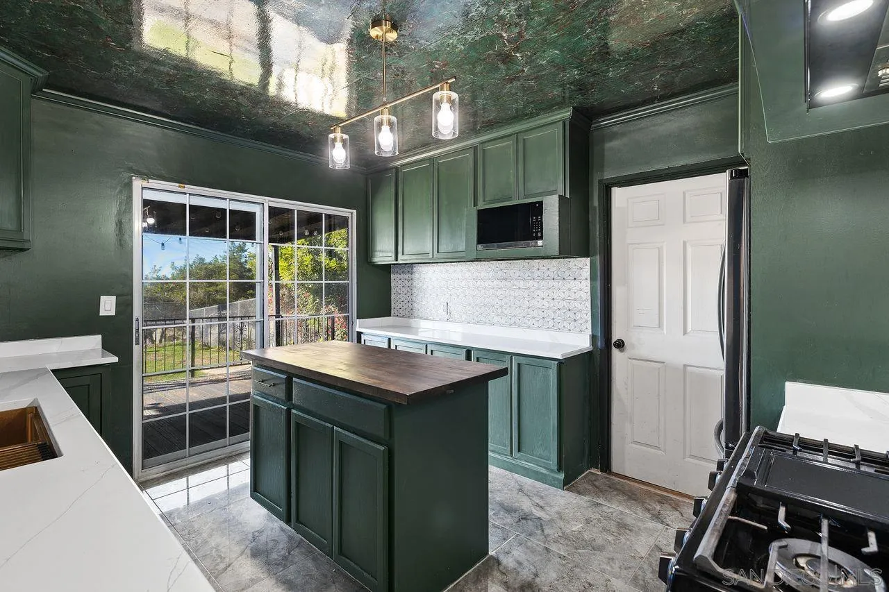 https://cdn.realtyfeed.com/cdn/127/250045553/423548a4021f5e9dc1c7e8681171afa7.webp