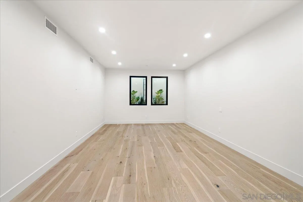 https://cdn.realtyfeed.com/cdn/127/250045569/9c37bbf98d80723133562302310886ff.webp