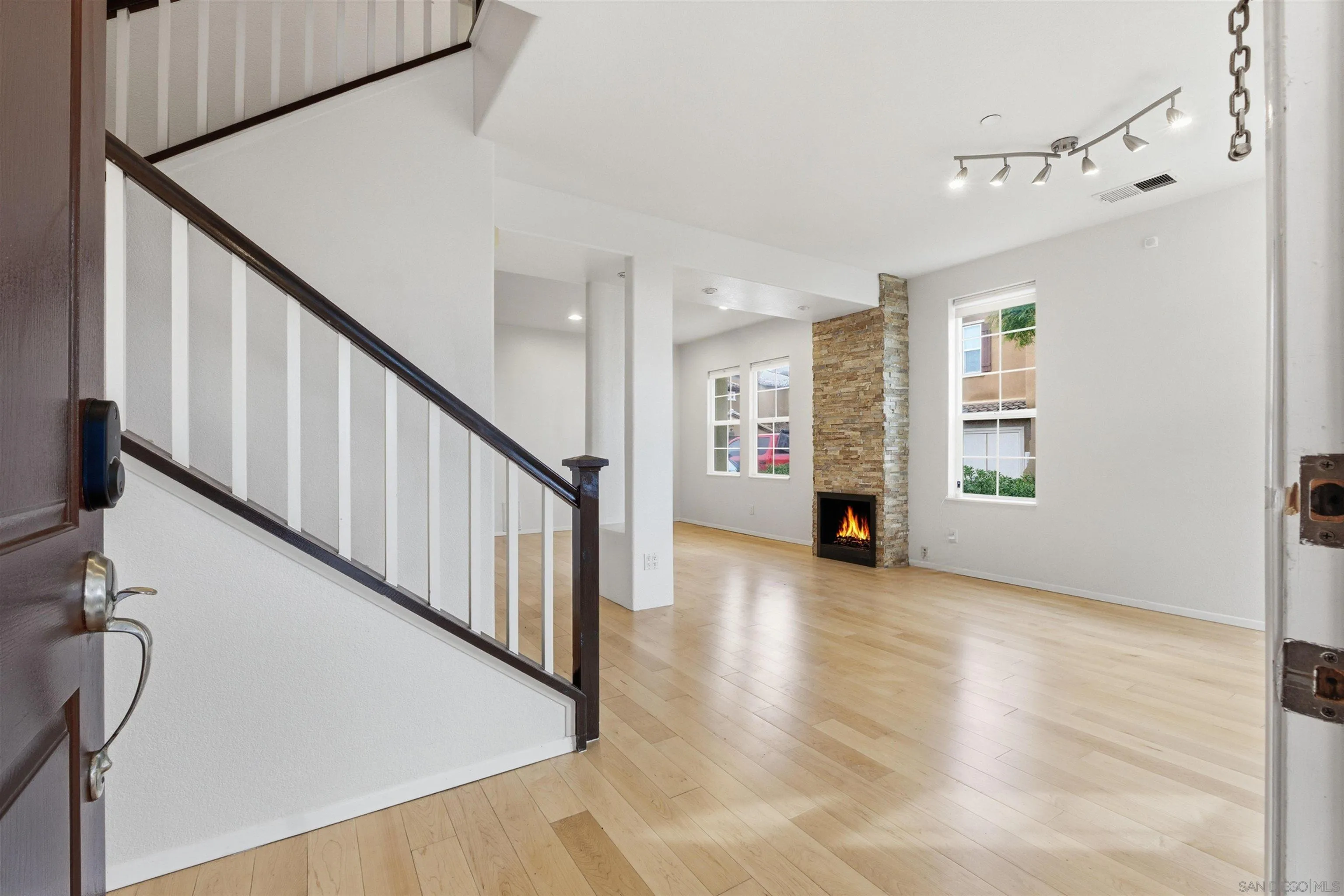 Photo #4: 250045582 Listing: Photo #4