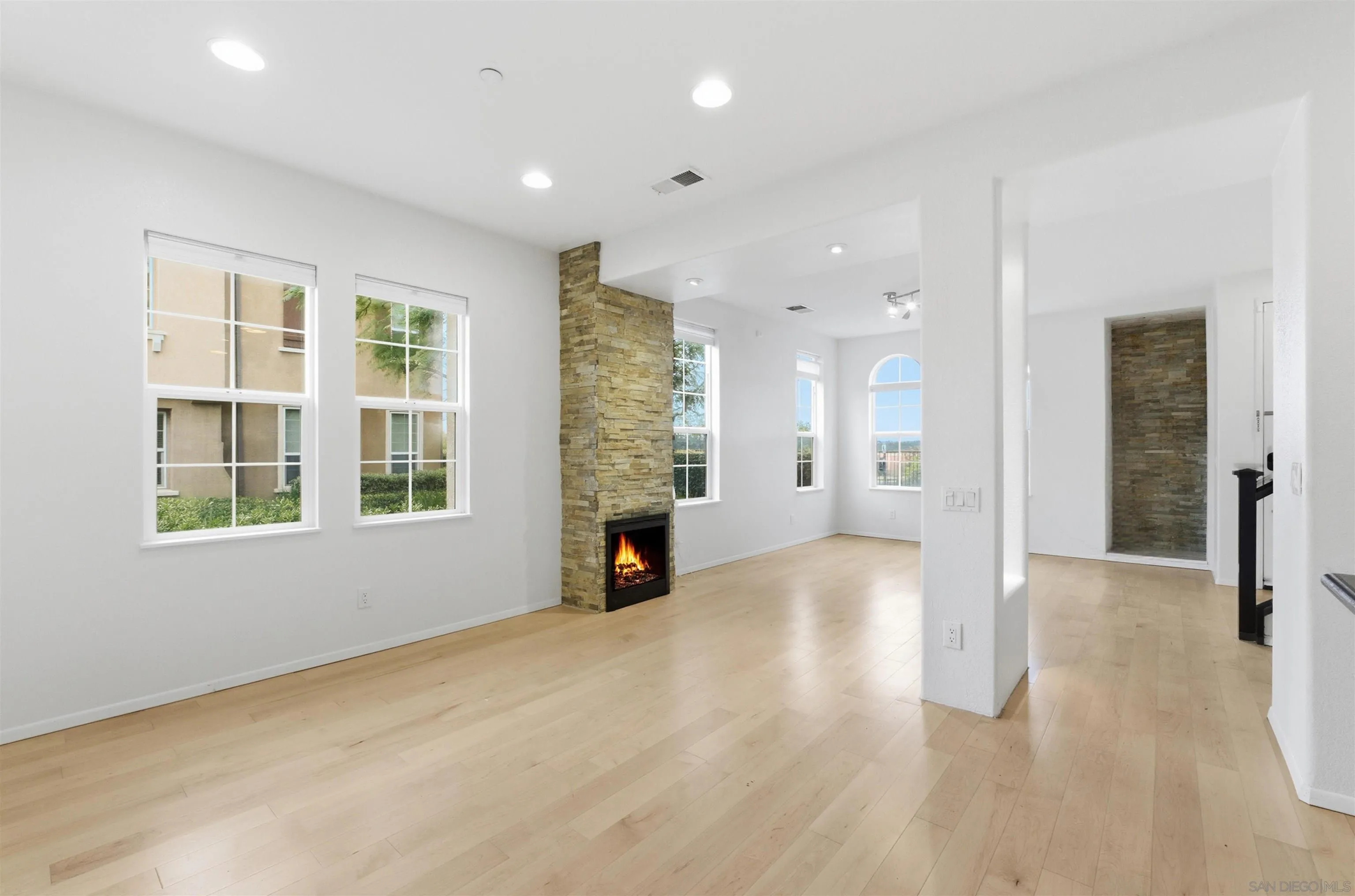 Photo #7: 250045582 Listing: Photo #7
