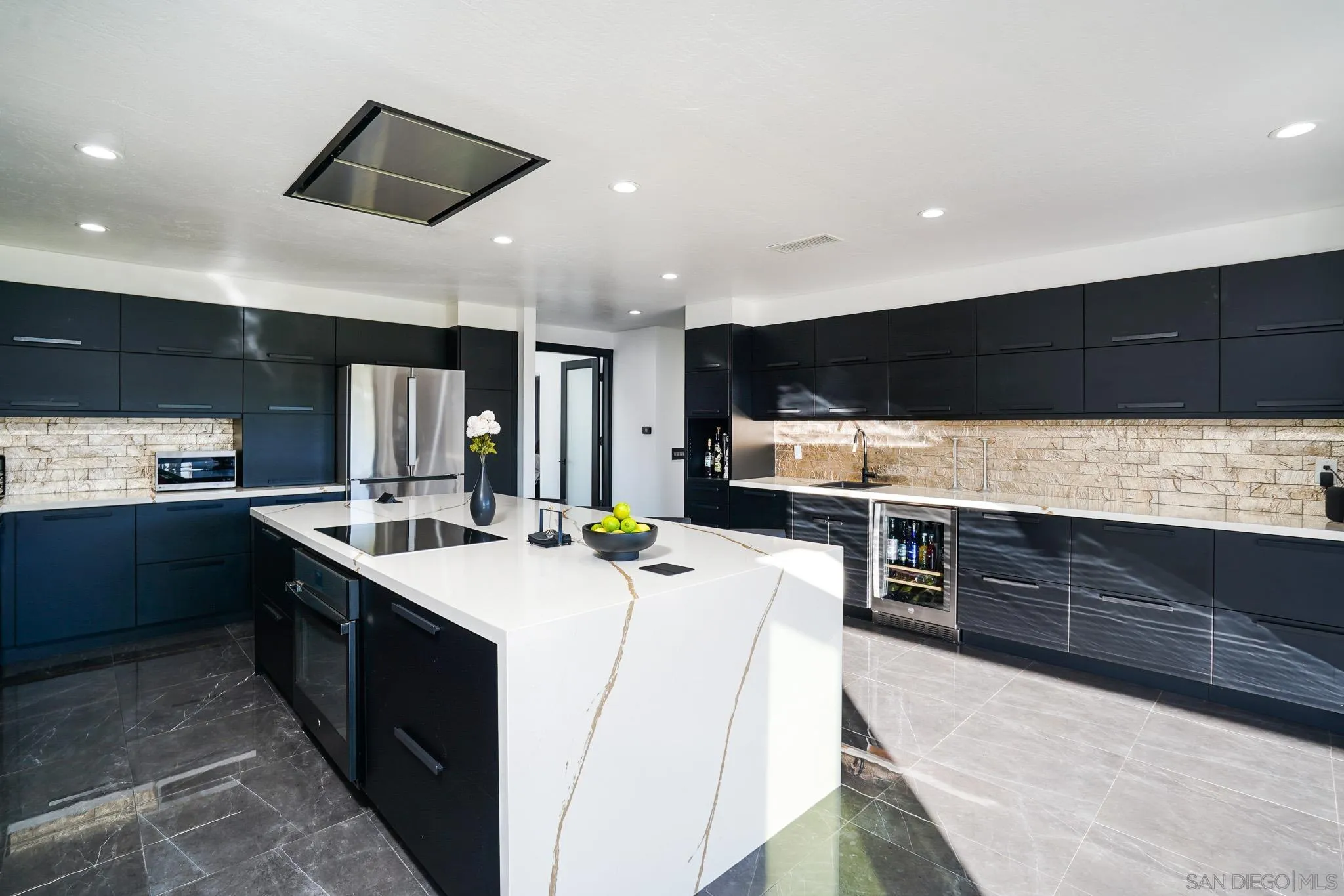 https://cdn.realtyfeed.com/cdn/127/250045584/1ac0b32942462eddafb7b0f3a14740dd.webp