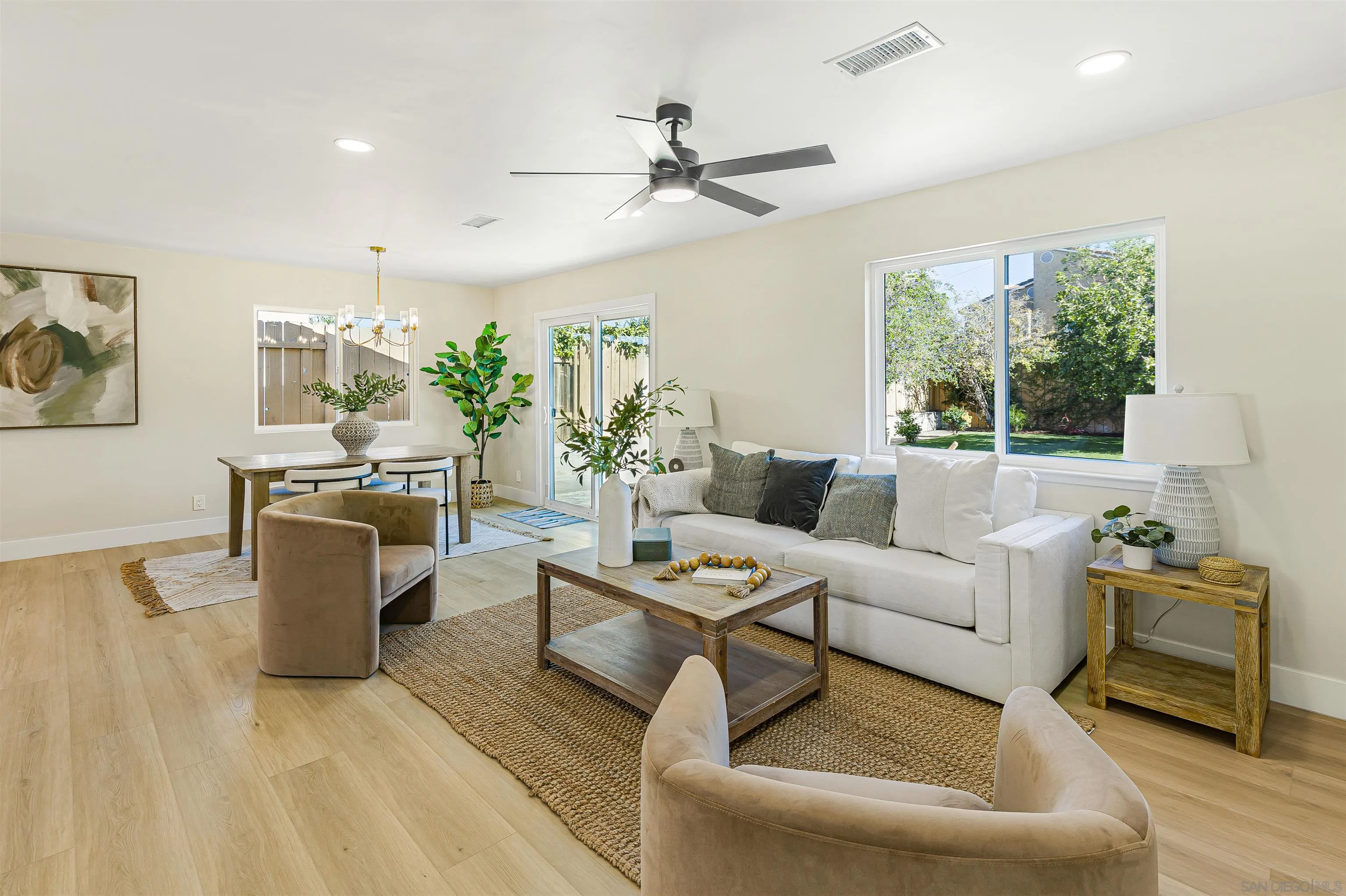 https://cdn.realtyfeed.com/cdn/127/250045603/a56aac11f22214ce5cce572a66e280a2.webp