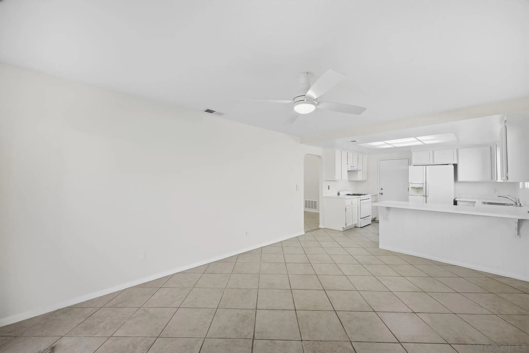 https://cdn.realtyfeed.com/cdn/127/250045620/03807f7a02d65be7ccef713aa2579382.webp