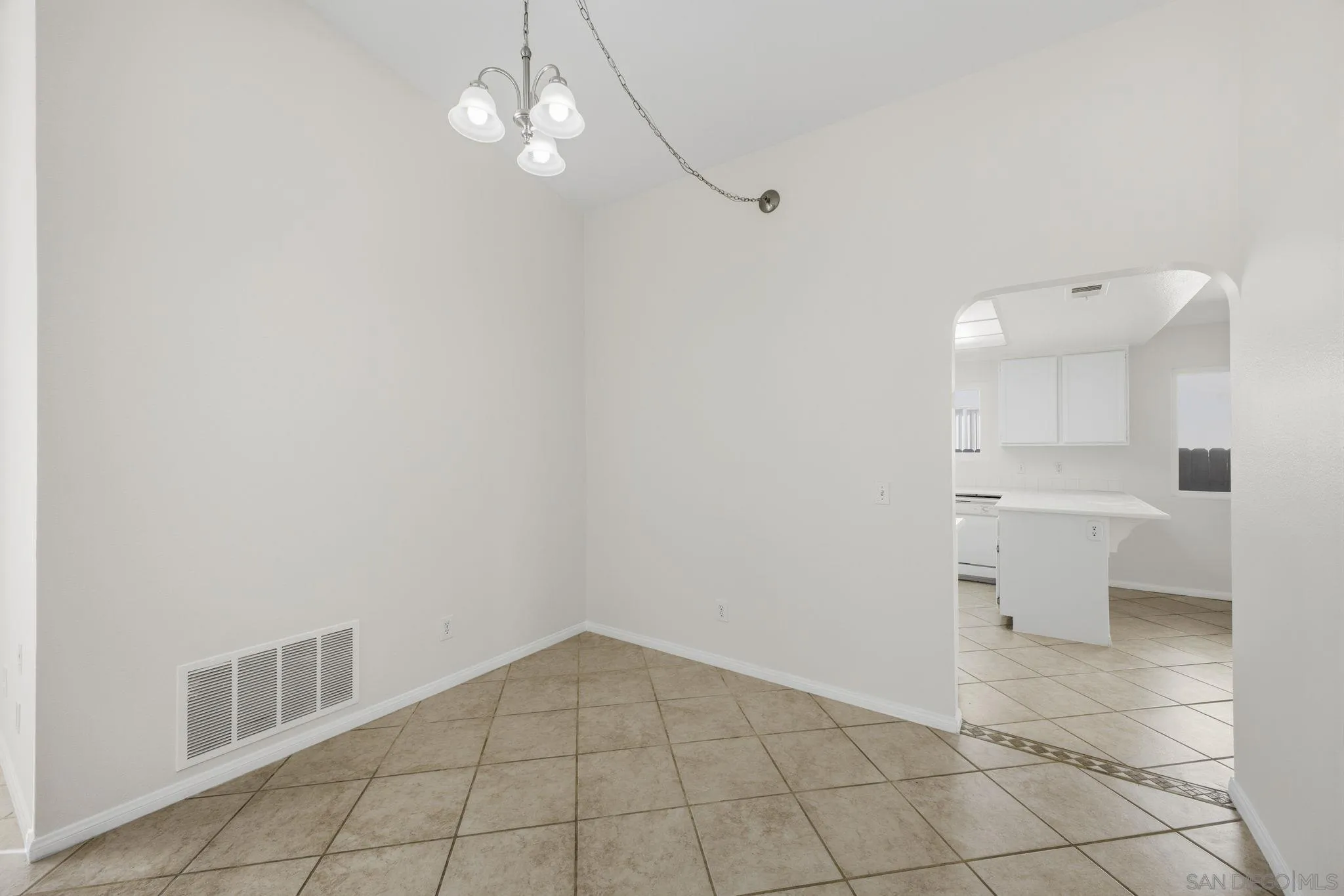 https://cdn.realtyfeed.com/cdn/127/250045620/0644d61fbc5f267032d6d3d715f685e0.webp