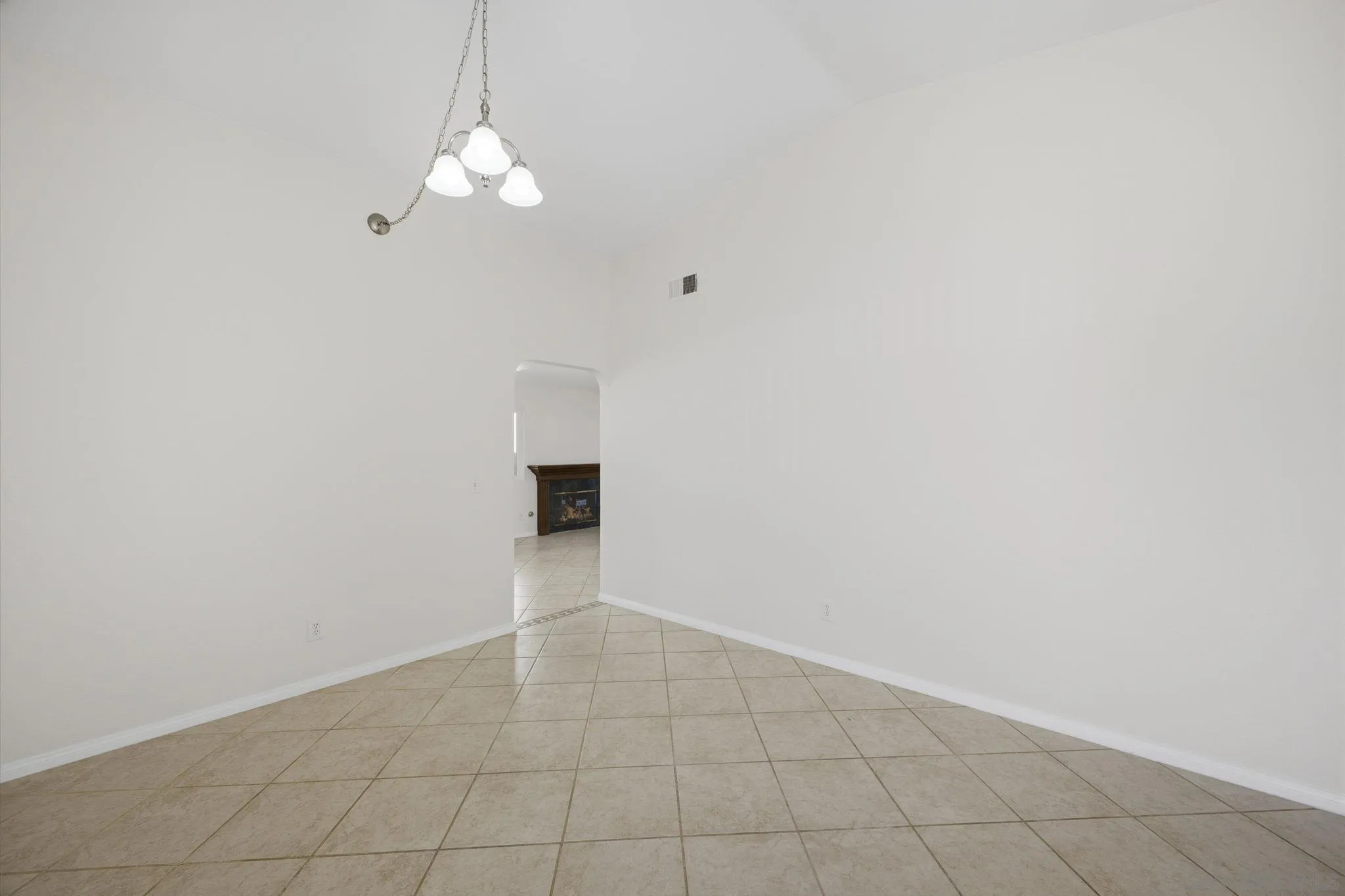 https://cdn.realtyfeed.com/cdn/127/250045620/4ee51a408432835cf0232a107307df28.webp