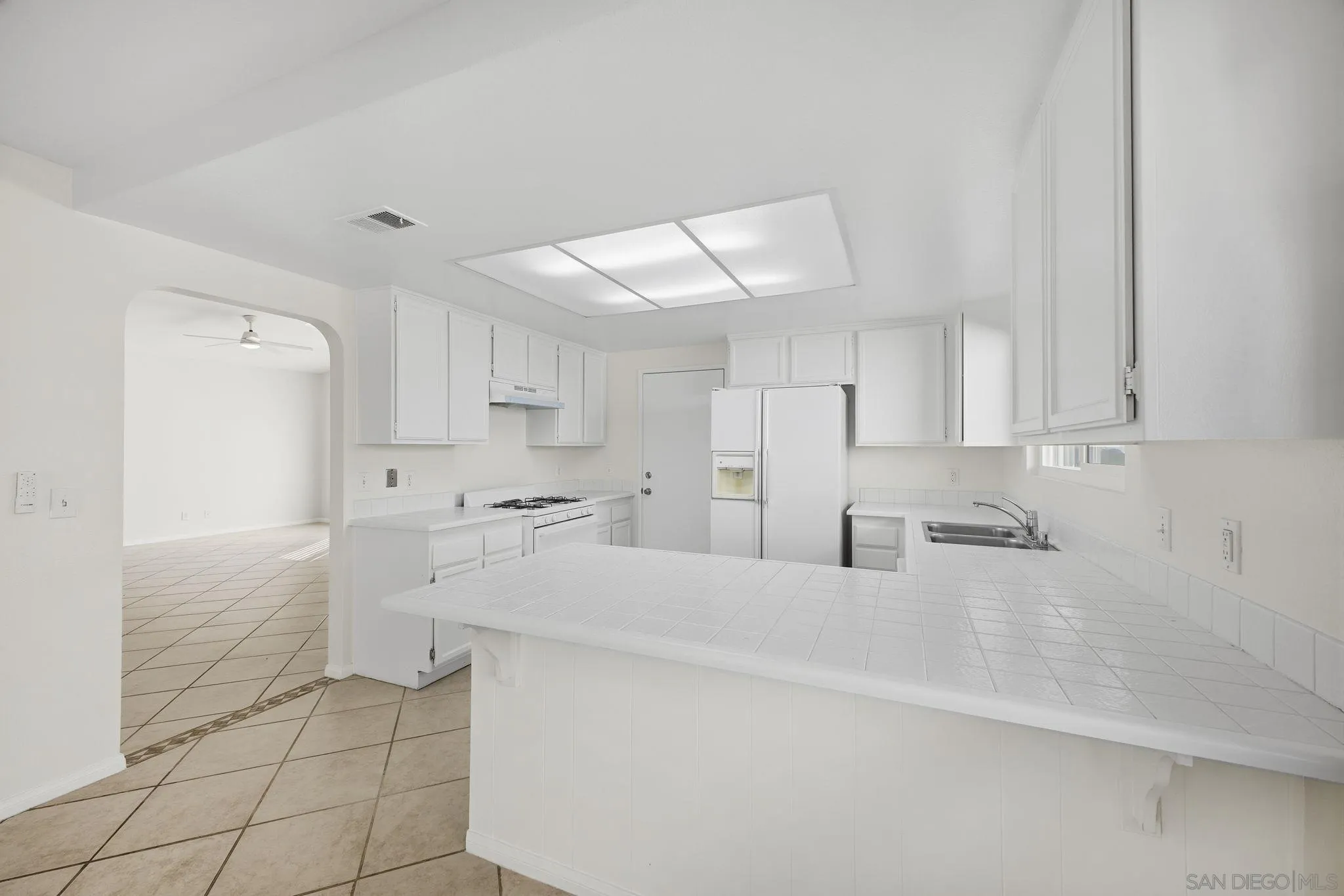 https://cdn.realtyfeed.com/cdn/127/250045620/7d2abba35d8954f011203d515d1d61a2.webp