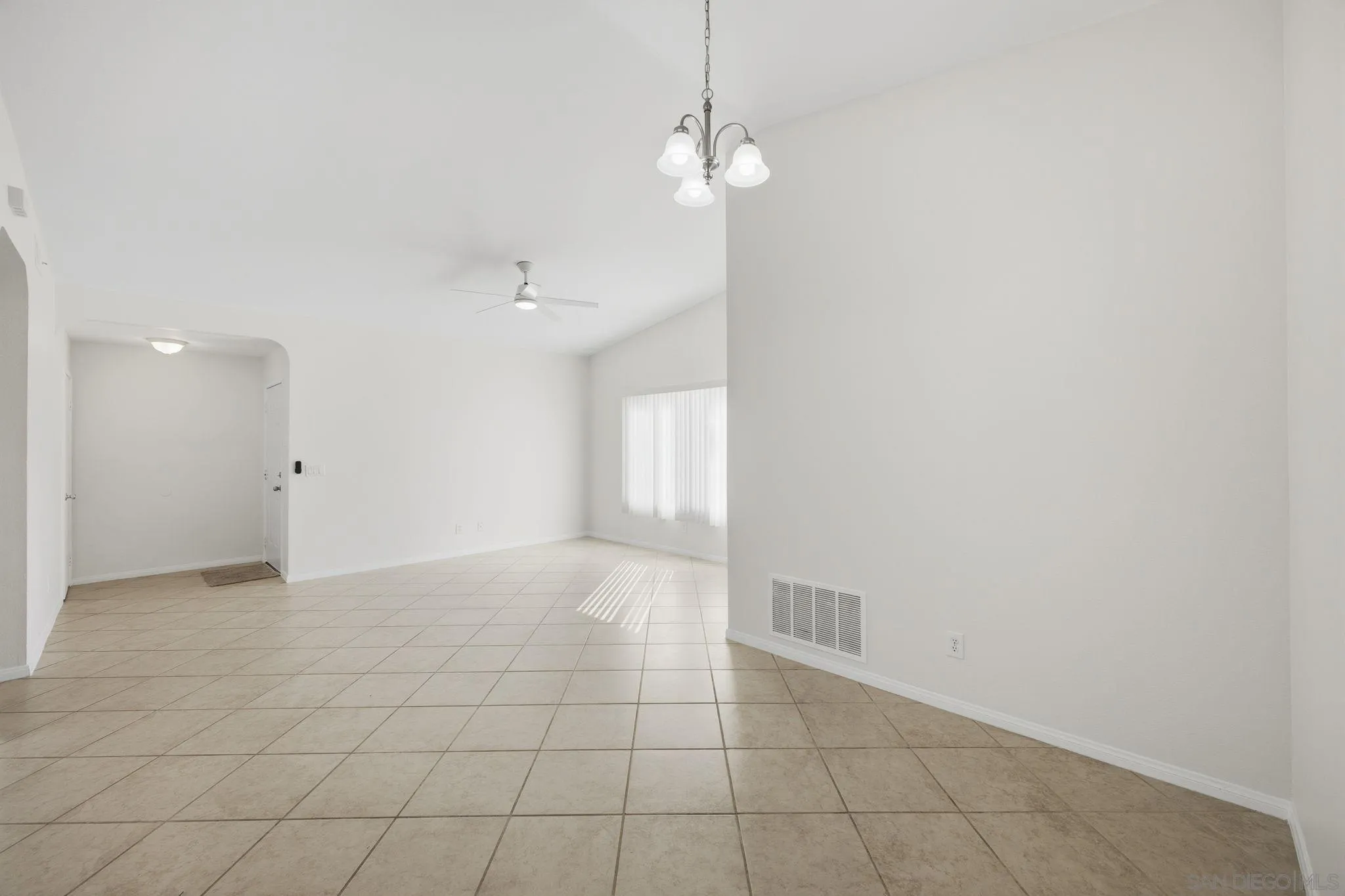 https://cdn.realtyfeed.com/cdn/127/250045620/a605c014310ec04cb1cd008be24c53f0.webp