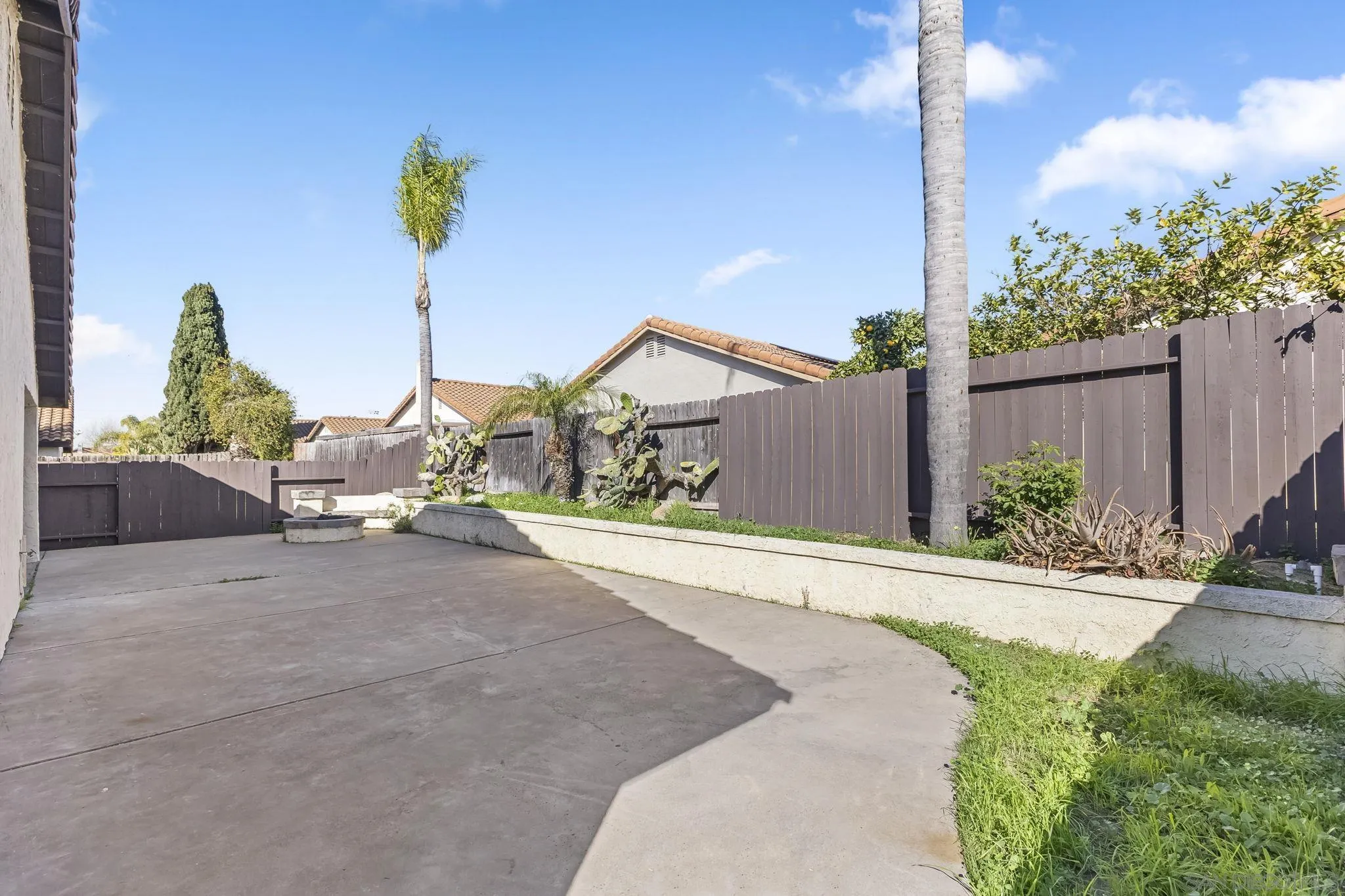 https://cdn.realtyfeed.com/cdn/127/250045620/f3ae5091e2049d86d35408b919ef571a.webp