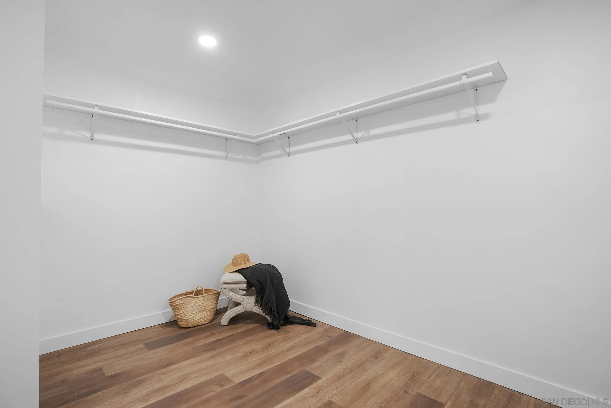 https://cdn.realtyfeed.com/cdn/127/250045634/5f3a1463445e28c1e83170ead211717d.webp