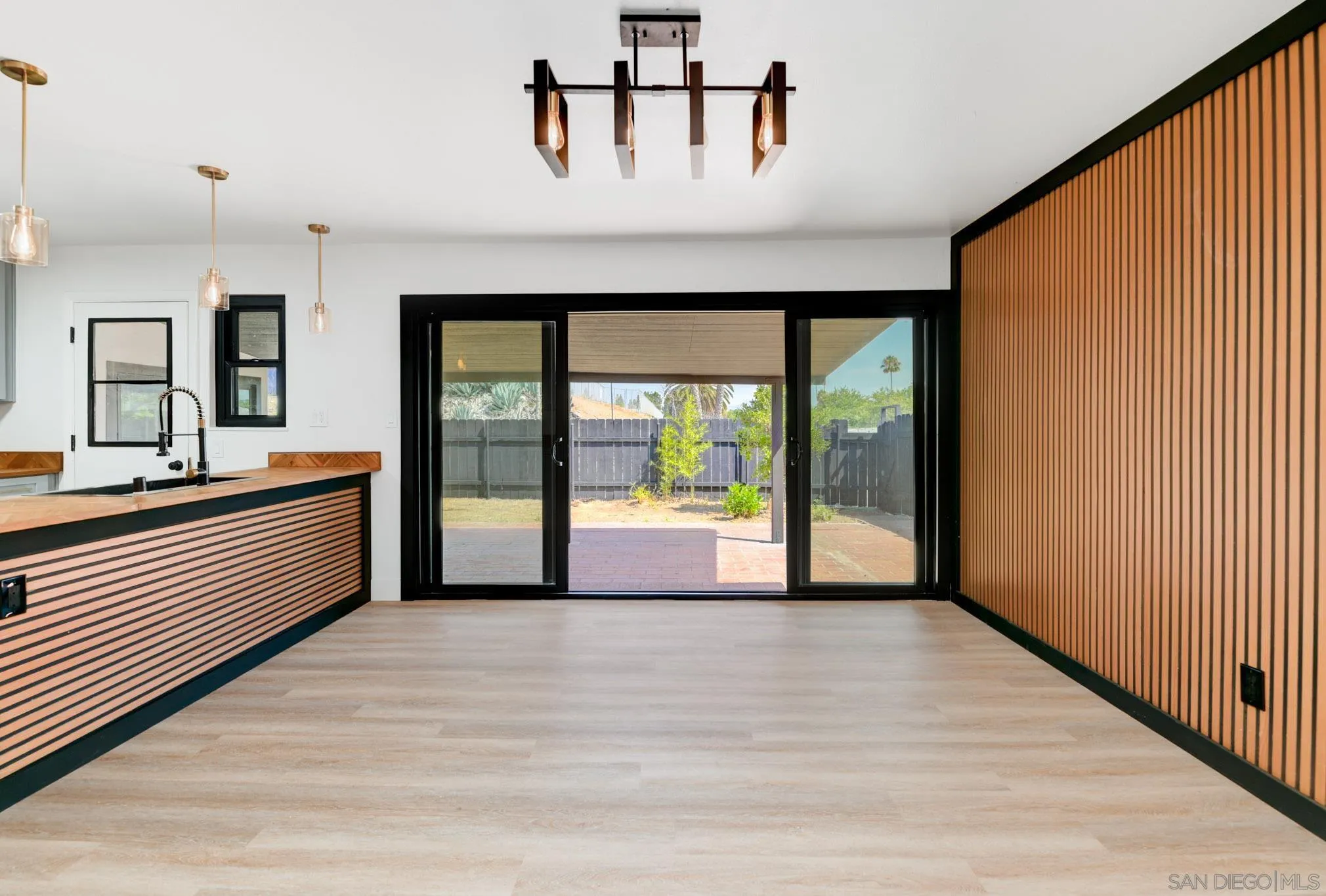 https://cdn.realtyfeed.com/cdn/127/250045643/42677610cc0c9bc81985dd03f705516d.webp