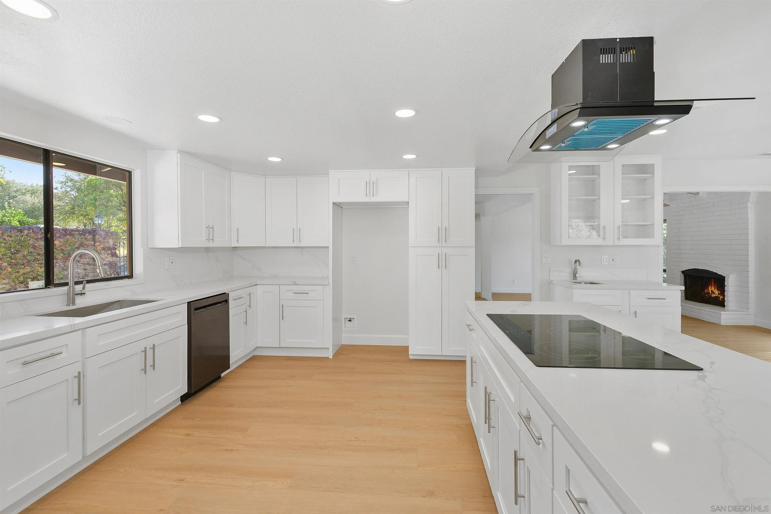 https://cdn.realtyfeed.com/cdn/127/250045645/a9903bb72566824f86d3c2a201f27b9c.webp