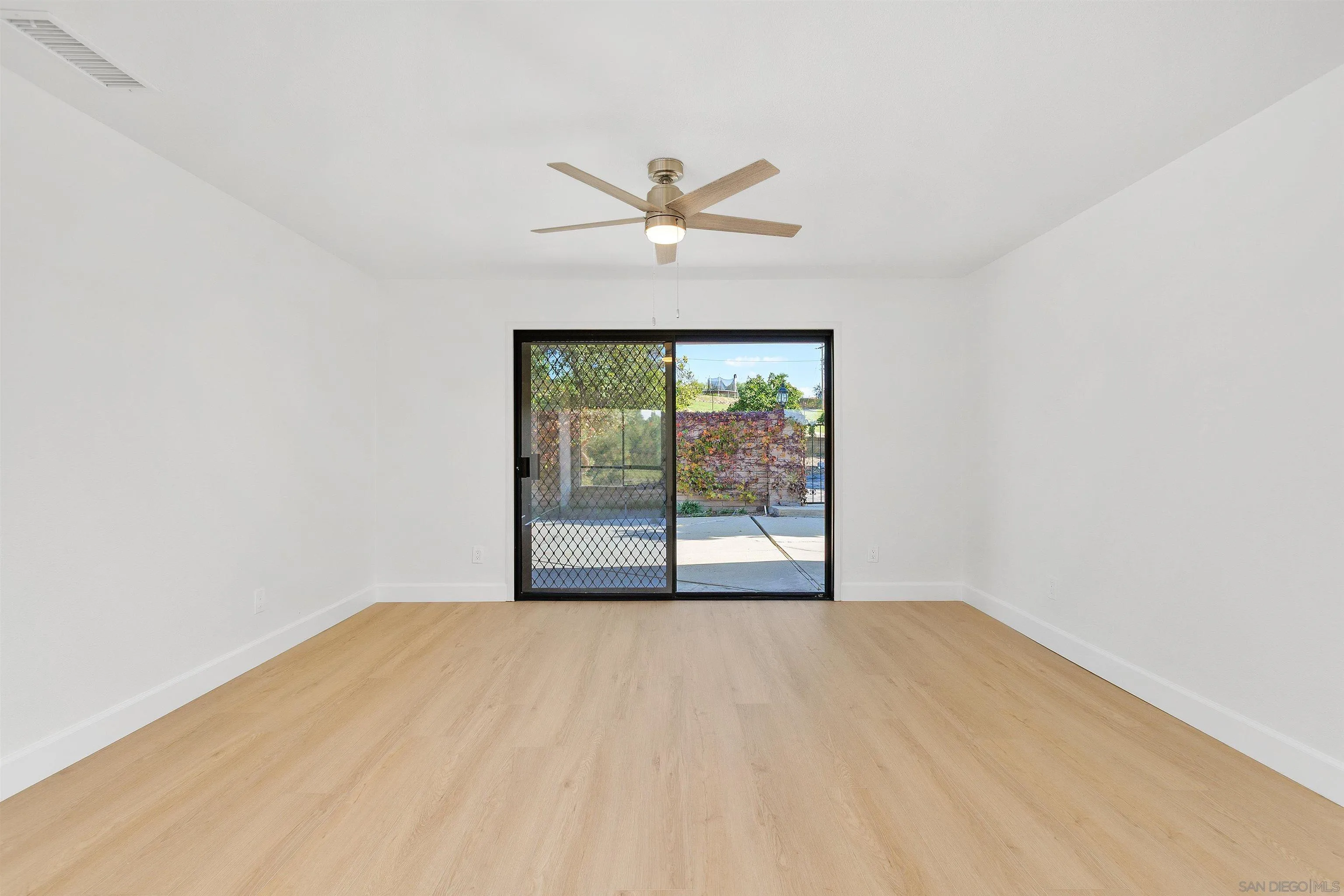 https://cdn.realtyfeed.com/cdn/127/250045645/bfdc05c38c3571f95a86c206206856eb.webp