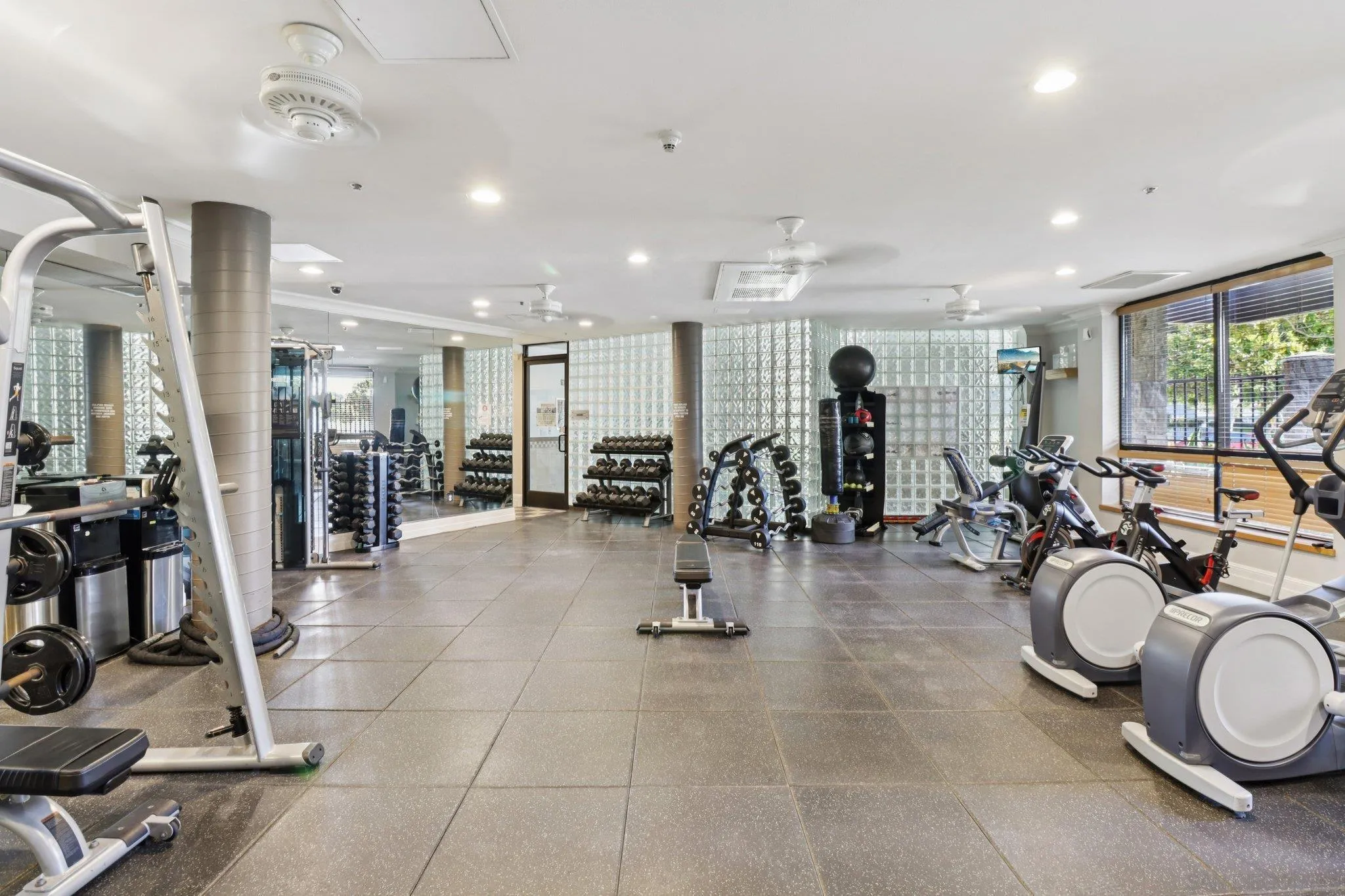 https://cdn.realtyfeed.com/cdn/127/250045656/025701f23268e9162616ae949f9a6cd3.webp