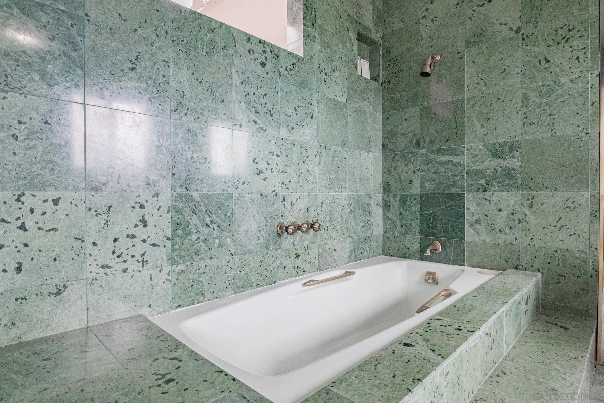 https://cdn.realtyfeed.com/cdn/127/250045666/a851bfe24a3d340e0304b93f83723429.webp