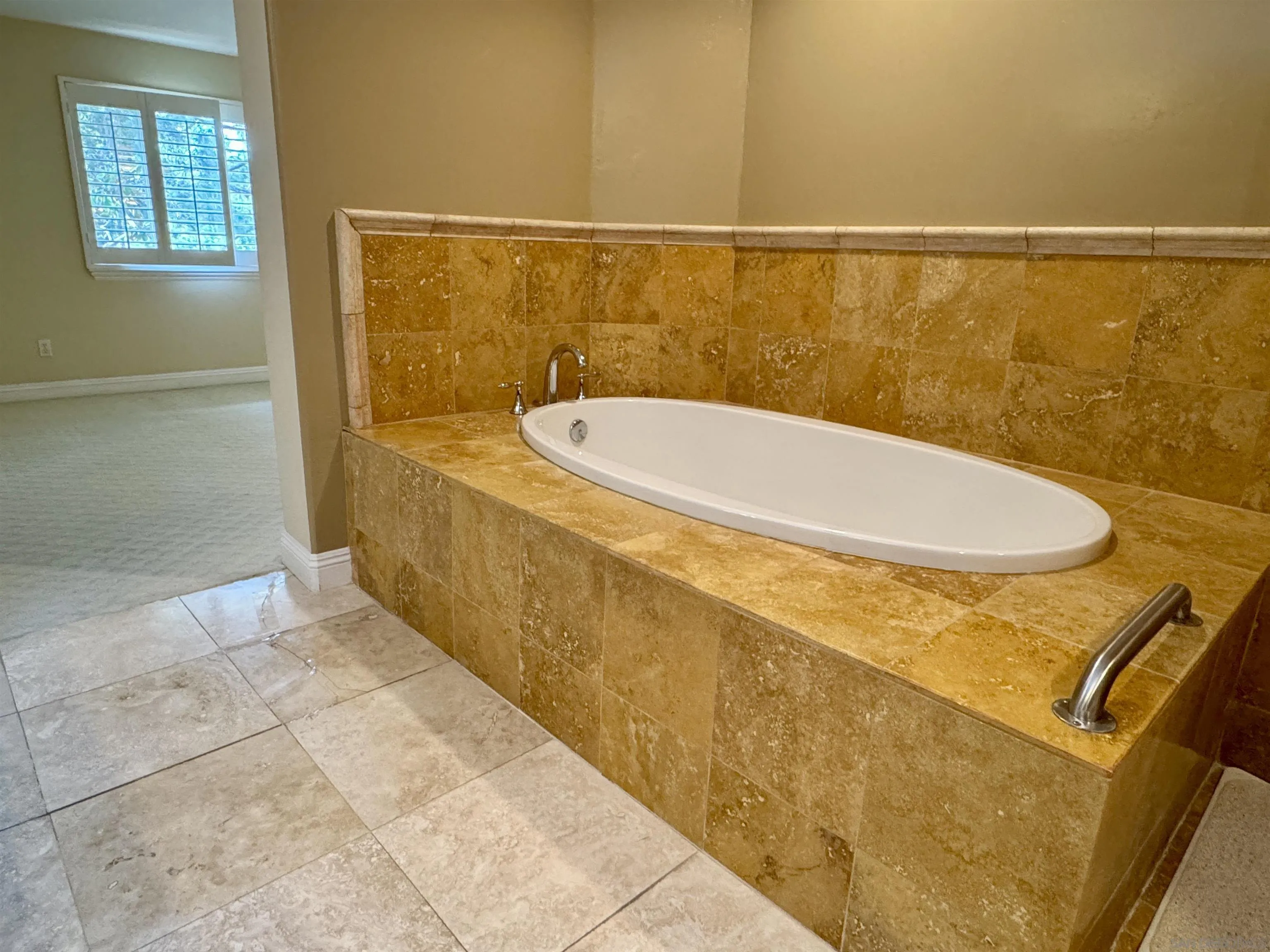 https://cdn.realtyfeed.com/cdn/127/250045694/4c59c0840d92300282a2629754241ddb.webp