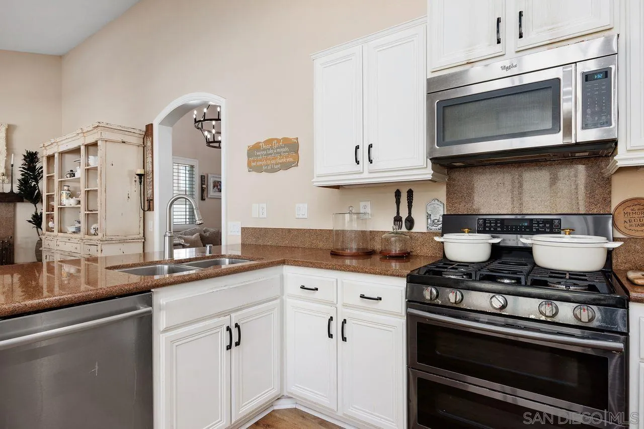 https://cdn.realtyfeed.com/cdn/127/250045697/140ab815decb9b3ad55d1a520907306c.webp
