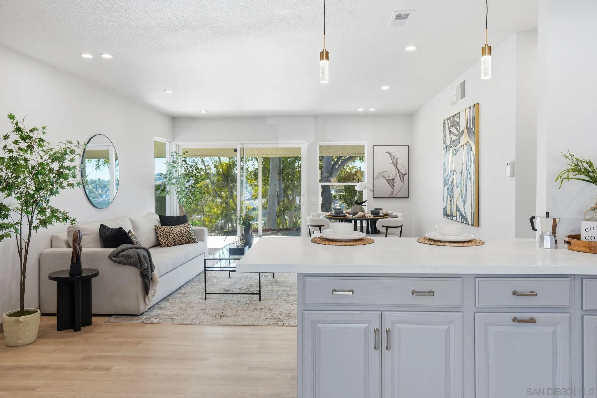 https://cdn.realtyfeed.com/cdn/127/250045715/9da70ede9d1923d430900222b67290bb.webp