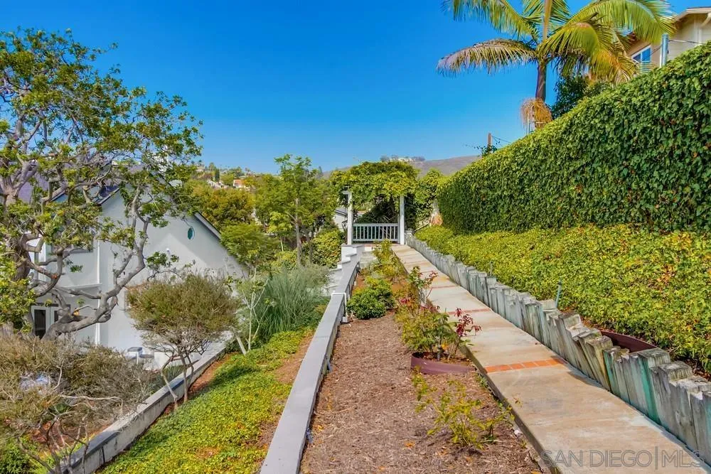 https://cdn.realtyfeed.com/cdn/127/250045725/86cc581a33928b581a75c59444e80d31.webp