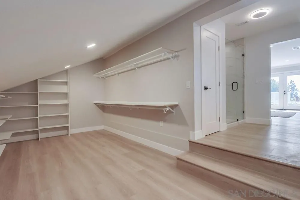 https://cdn.realtyfeed.com/cdn/127/250045725/de451819d6f4854ed48352163e882e5f.webp