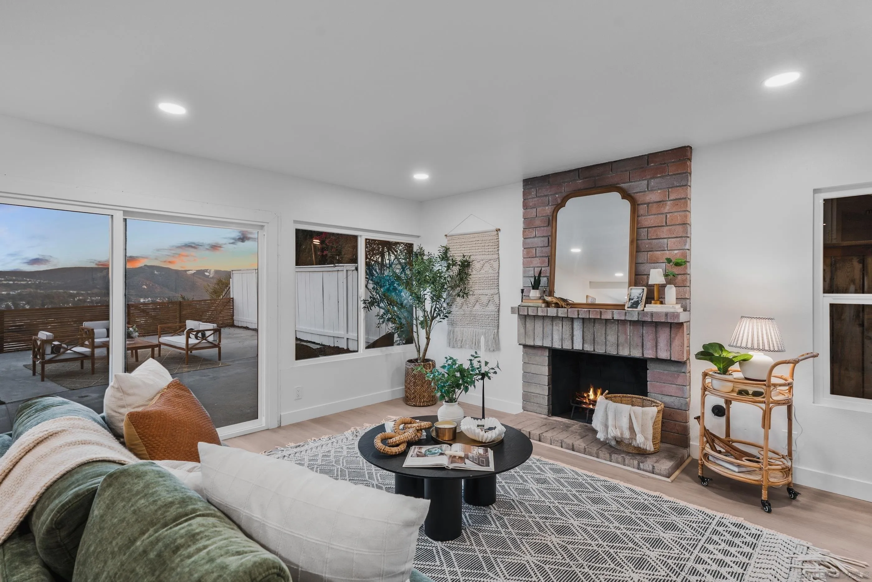 https://cdn.realtyfeed.com/cdn/127/250045745/3212b800ff7de87879ae6d29f75fc385.webp