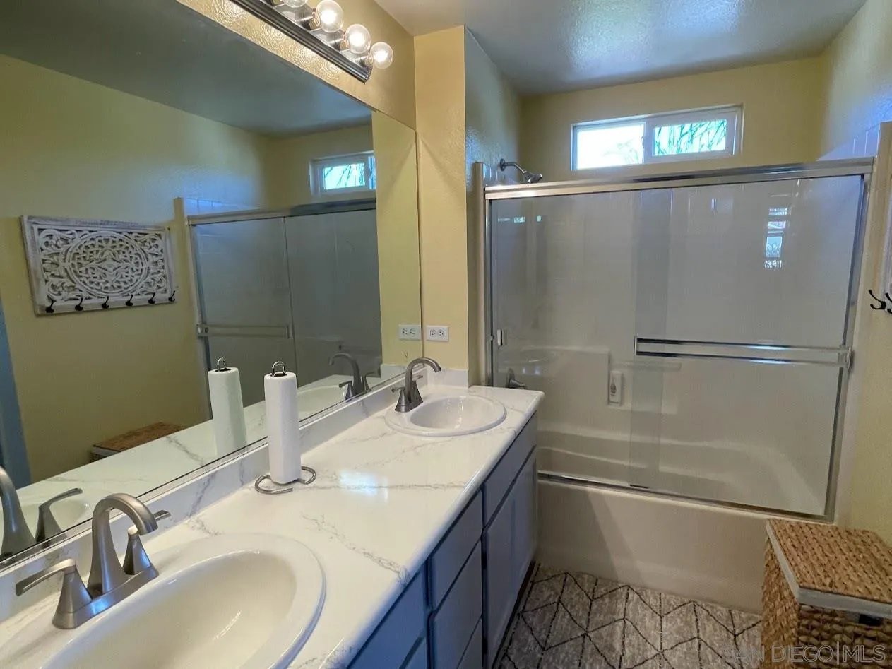 Photo #16: 250045759 Listing: Photo #16