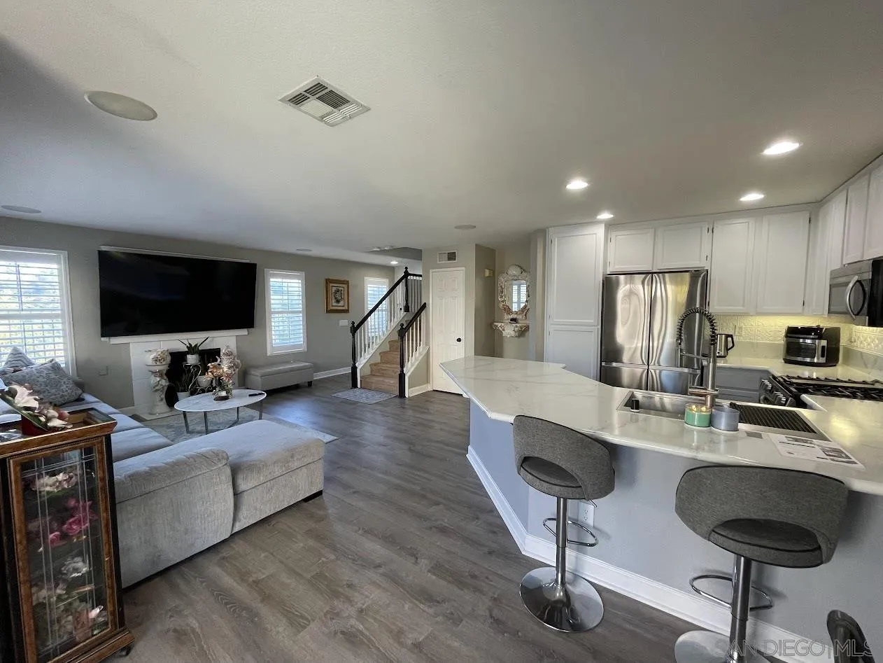 Photo #4: 250045759 Listing: Photo #4