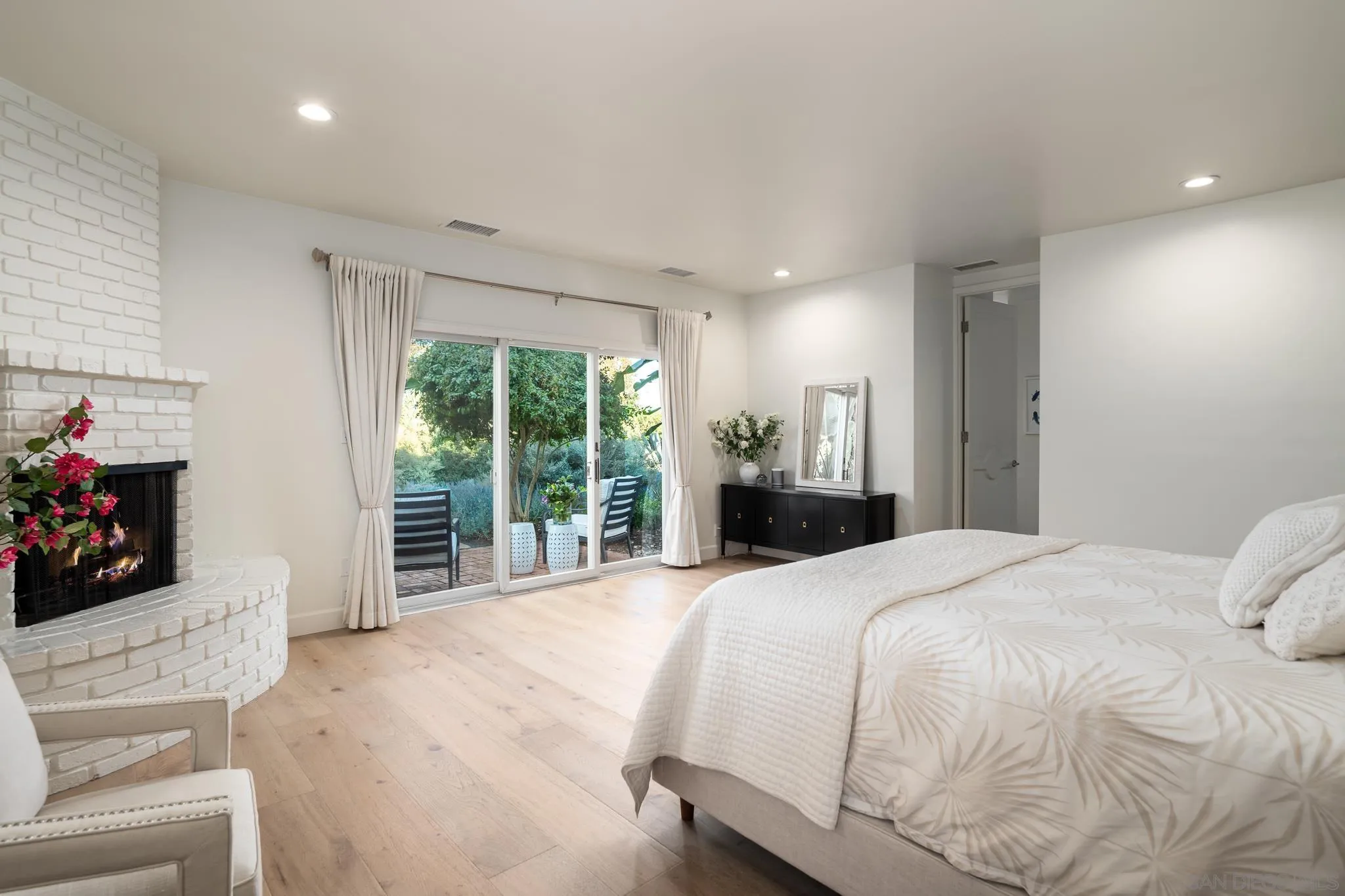 https://cdn.realtyfeed.com/cdn/127/250045761/05bc000290158f2921ed2906403da0c7.webp