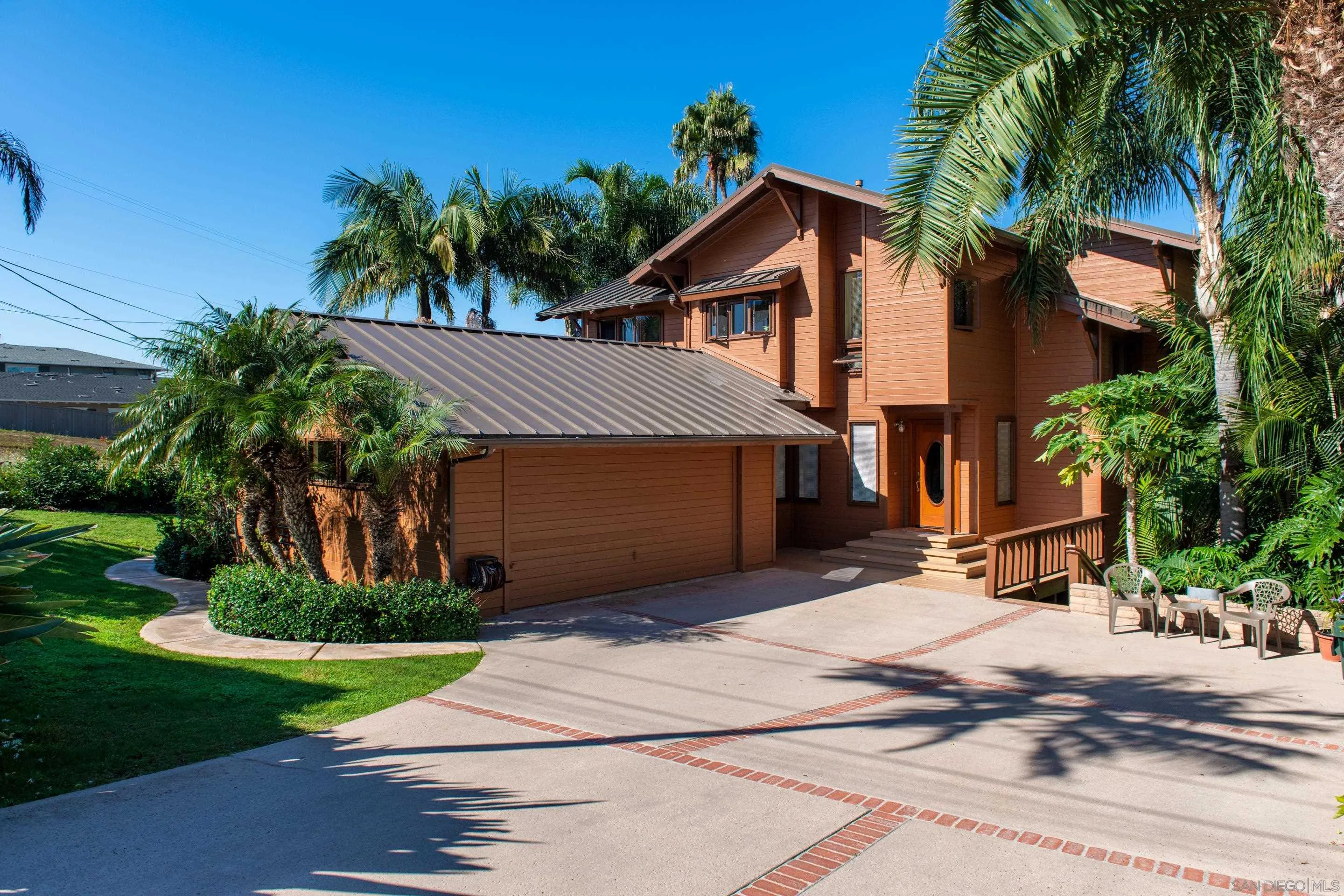$750,000+