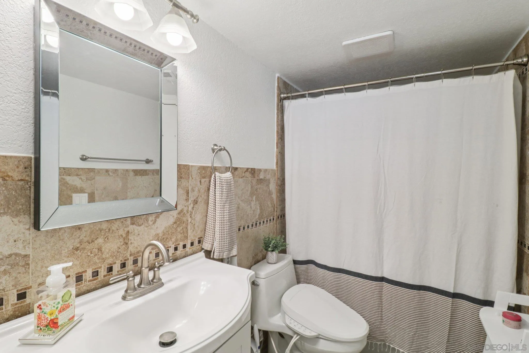 Photo #15: 250045776 Listing: Photo #15