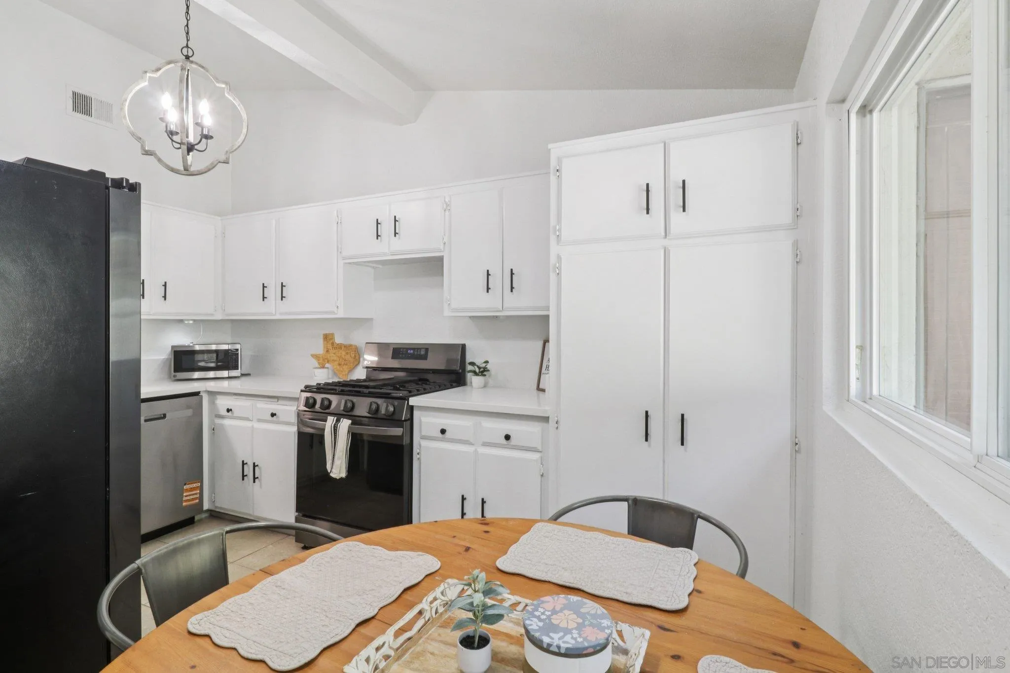 Photo #2: 250045776 Listing: Photo #2