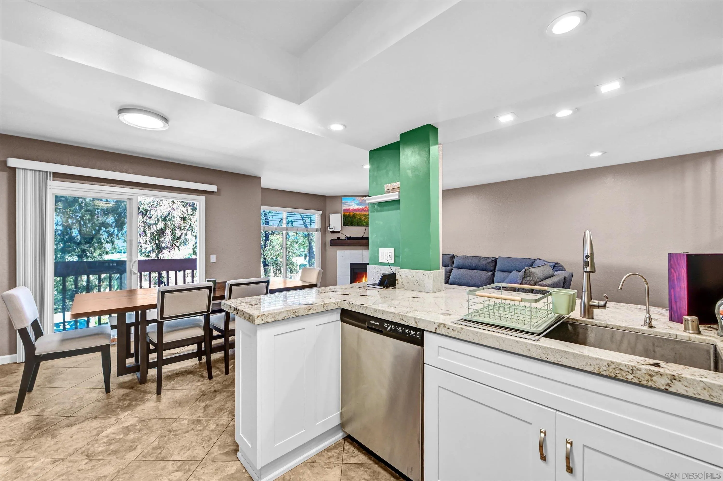 https://cdn.realtyfeed.com/cdn/127/250045780/3a935ecd18d4802a6fe708b70296582f.webp