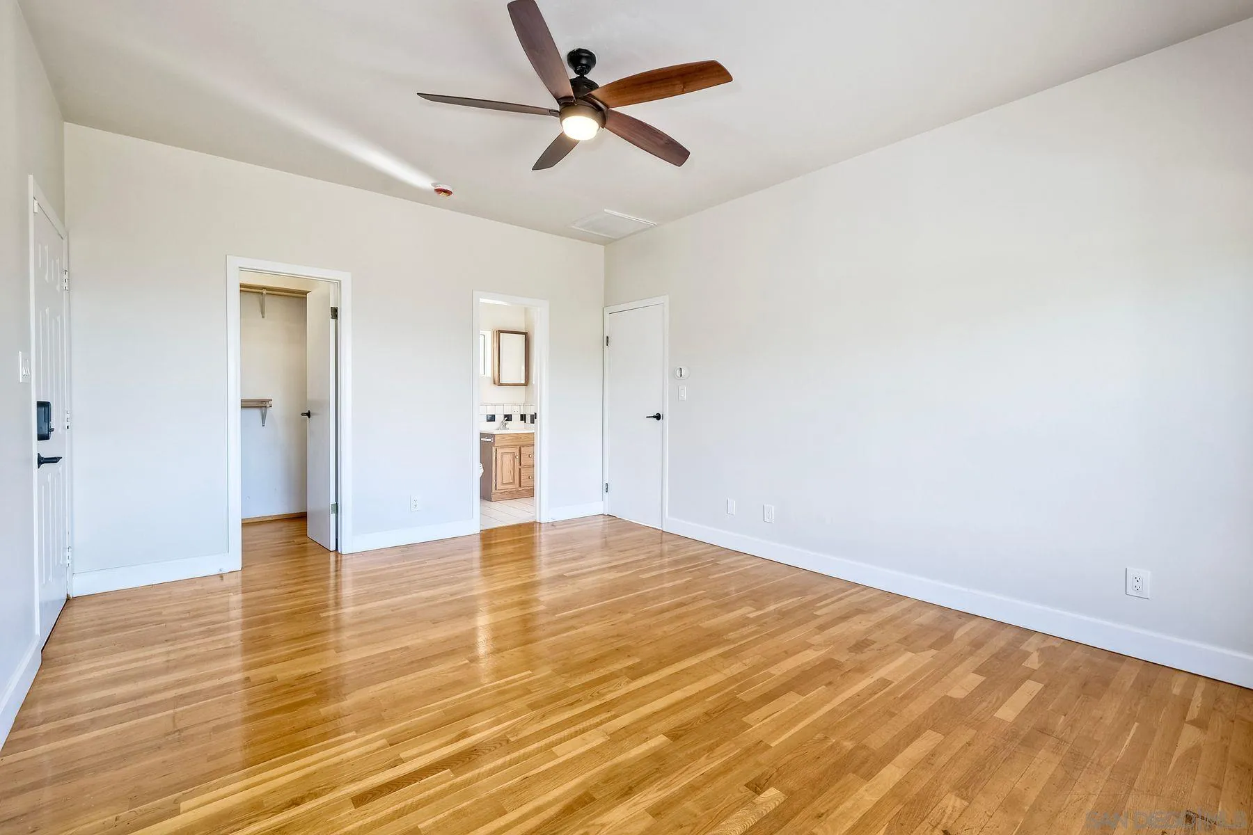 https://cdn.realtyfeed.com/cdn/127/250045797/19243a54921c7a148f5c6c6408475e30.webp