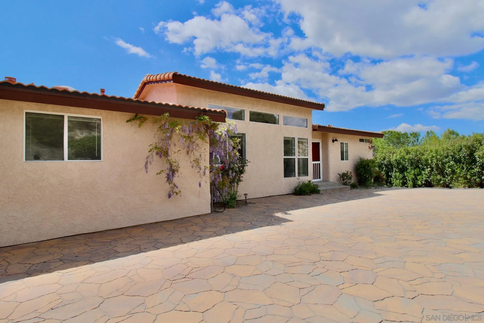https://cdn.realtyfeed.com/cdn/127/250045816/6e5a0f085af4c56b6d38b467310b9449.webp