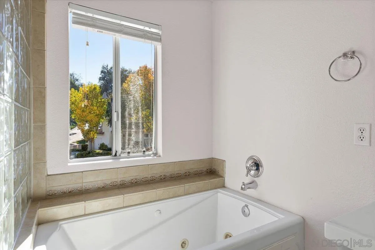 https://cdn.realtyfeed.com/cdn/127/250045826/c203b6d42704bc7a3027135b3342b18c.webp