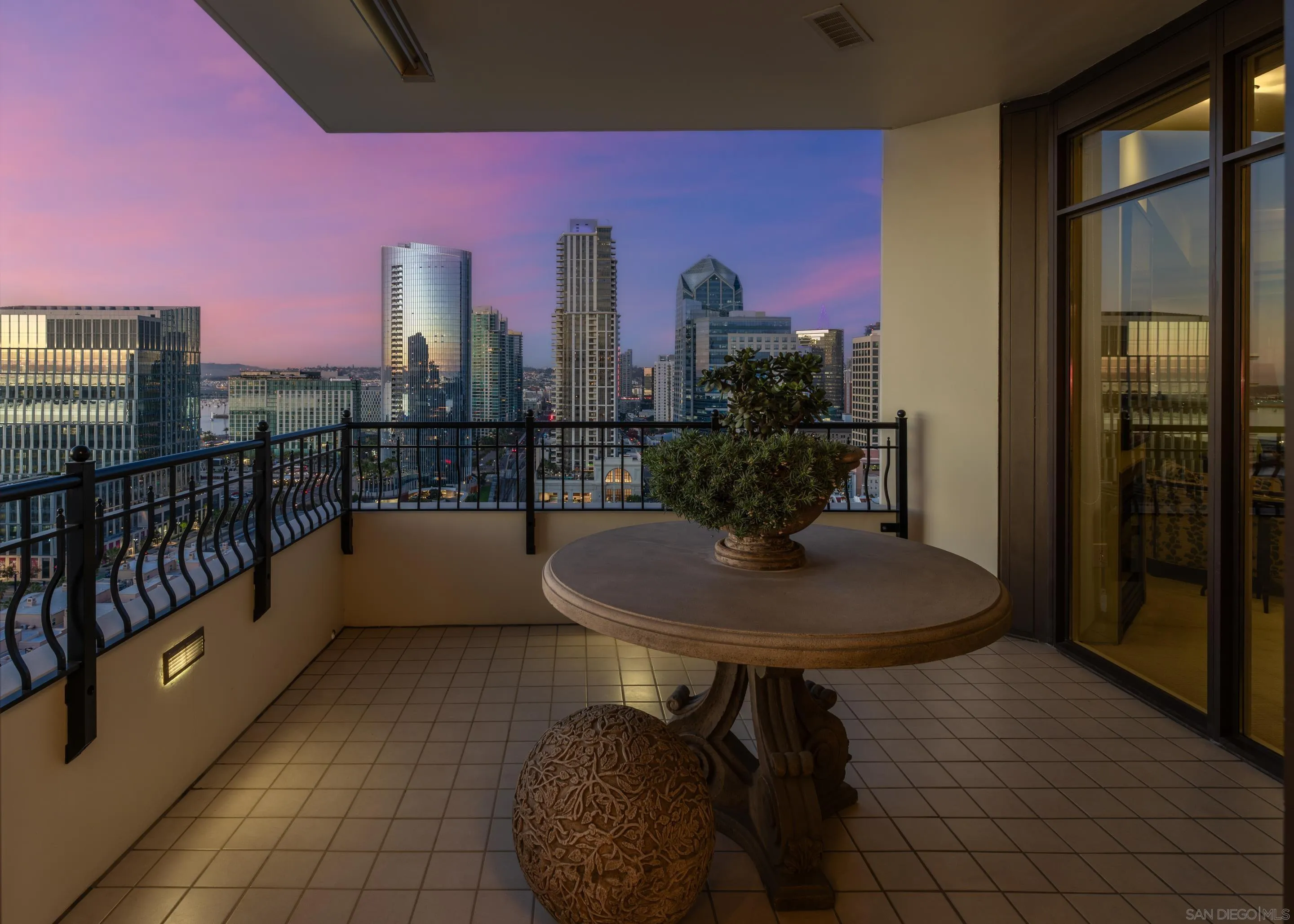 https://cdn.realtyfeed.com/cdn/127/250045838/754912d4d50588026ecf115278c7d327.webp