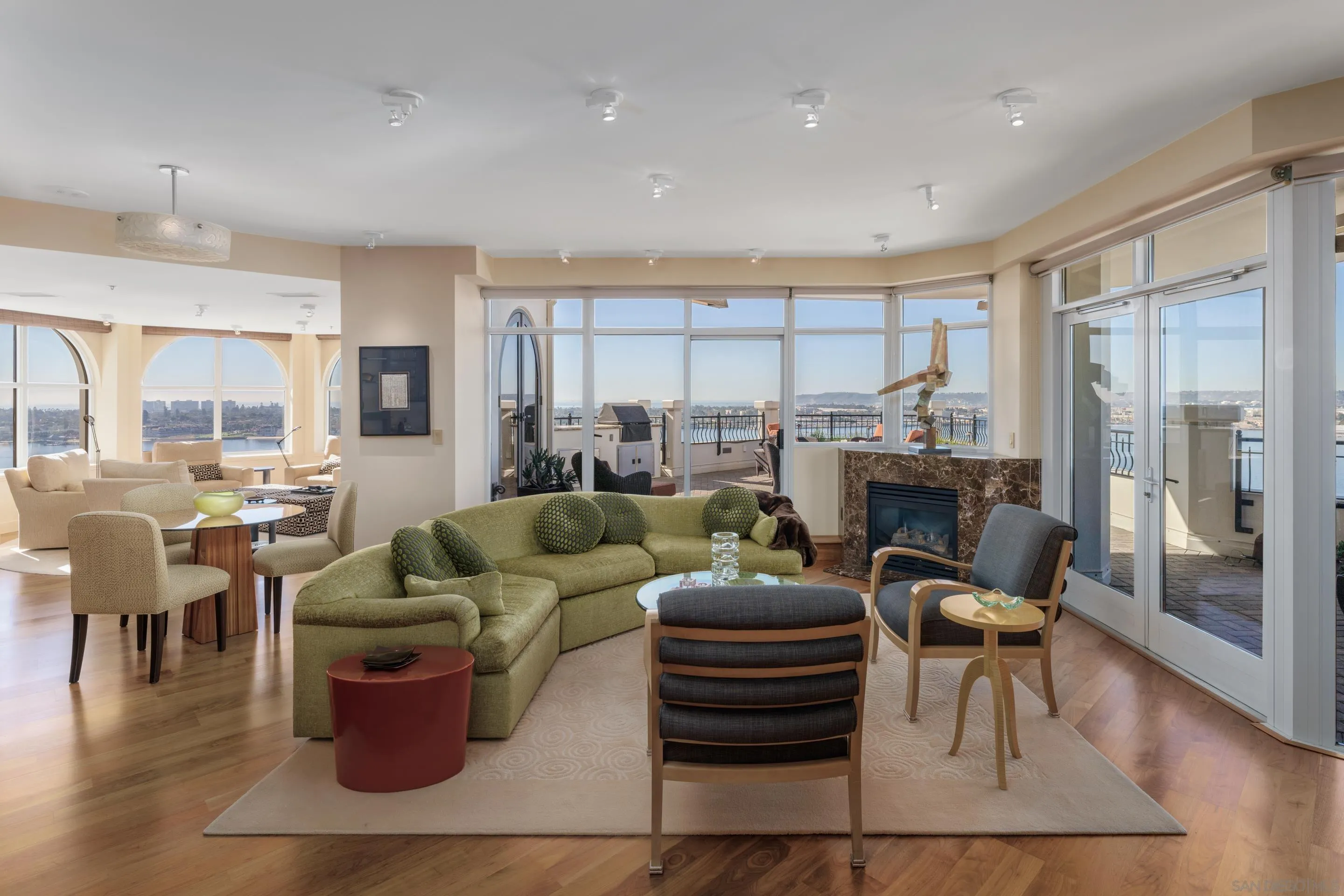 https://cdn.realtyfeed.com/cdn/127/250045838/841ffbd8413b72996a2142c159ab5add.webp