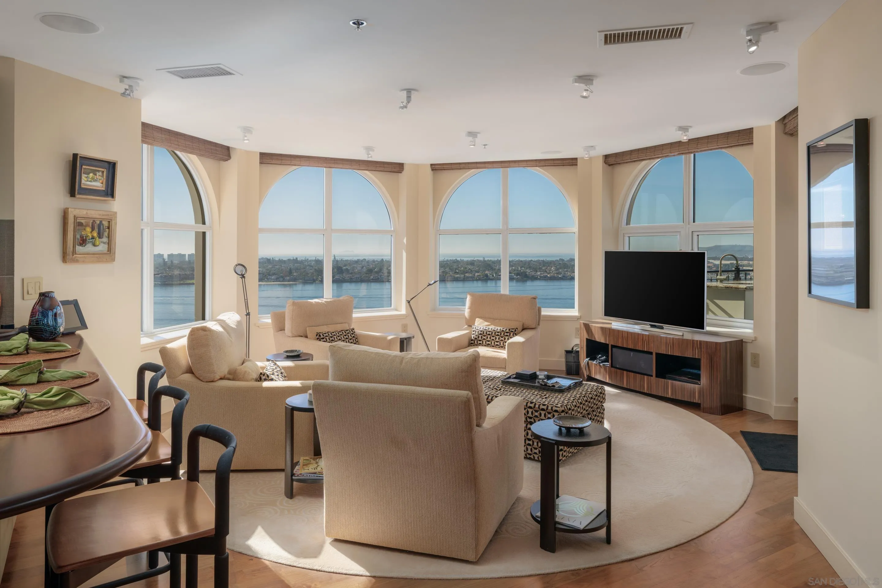 https://cdn.realtyfeed.com/cdn/127/250045838/8d537107b3d149cc936318a66eabaea4.webp