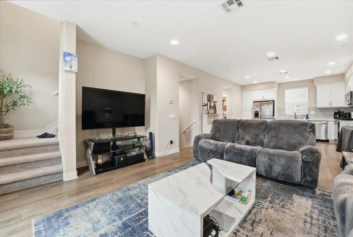 Photo #13: 250045846 Listing: Photo #13