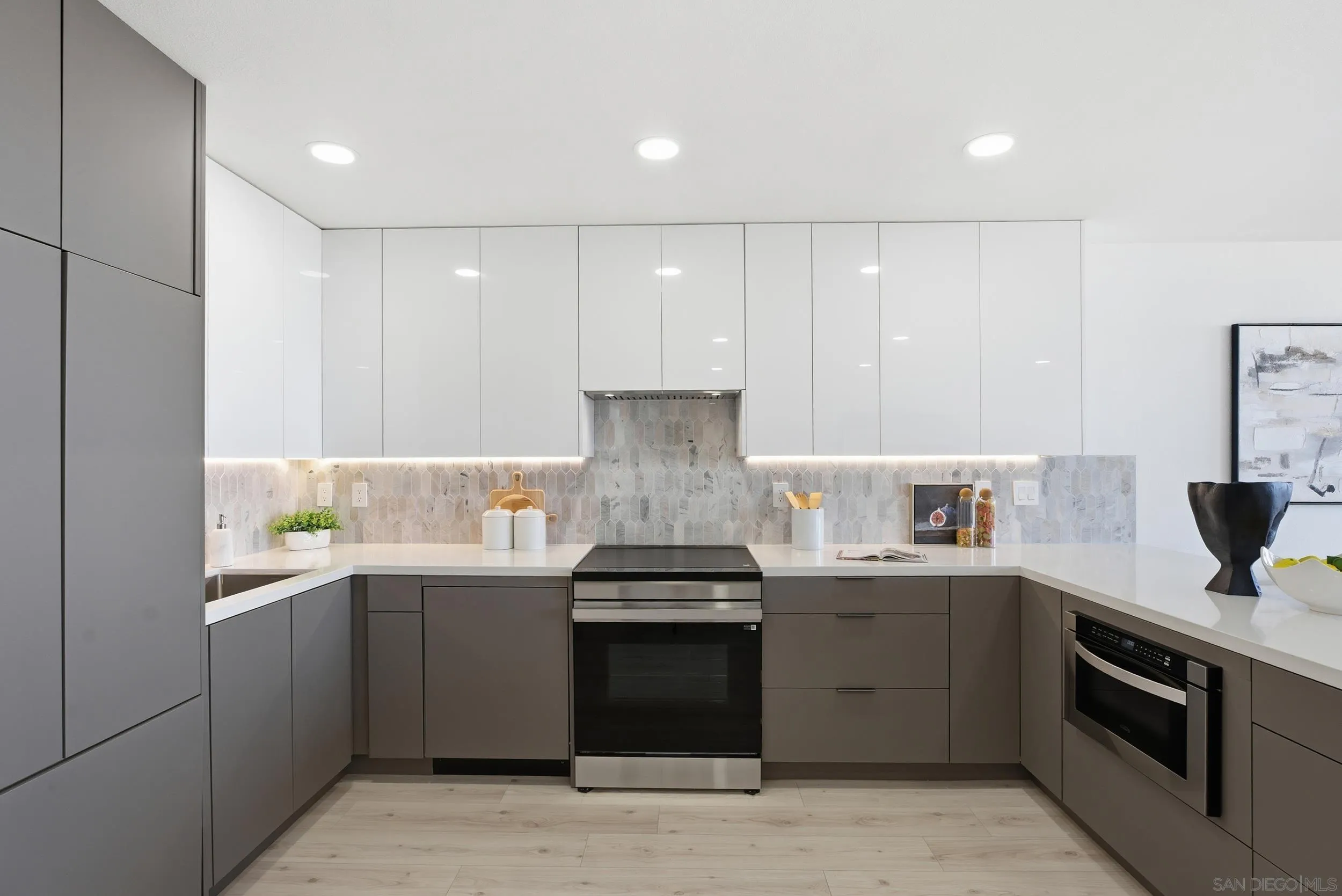 Photo #3: 250045859 Listing: Photo #3